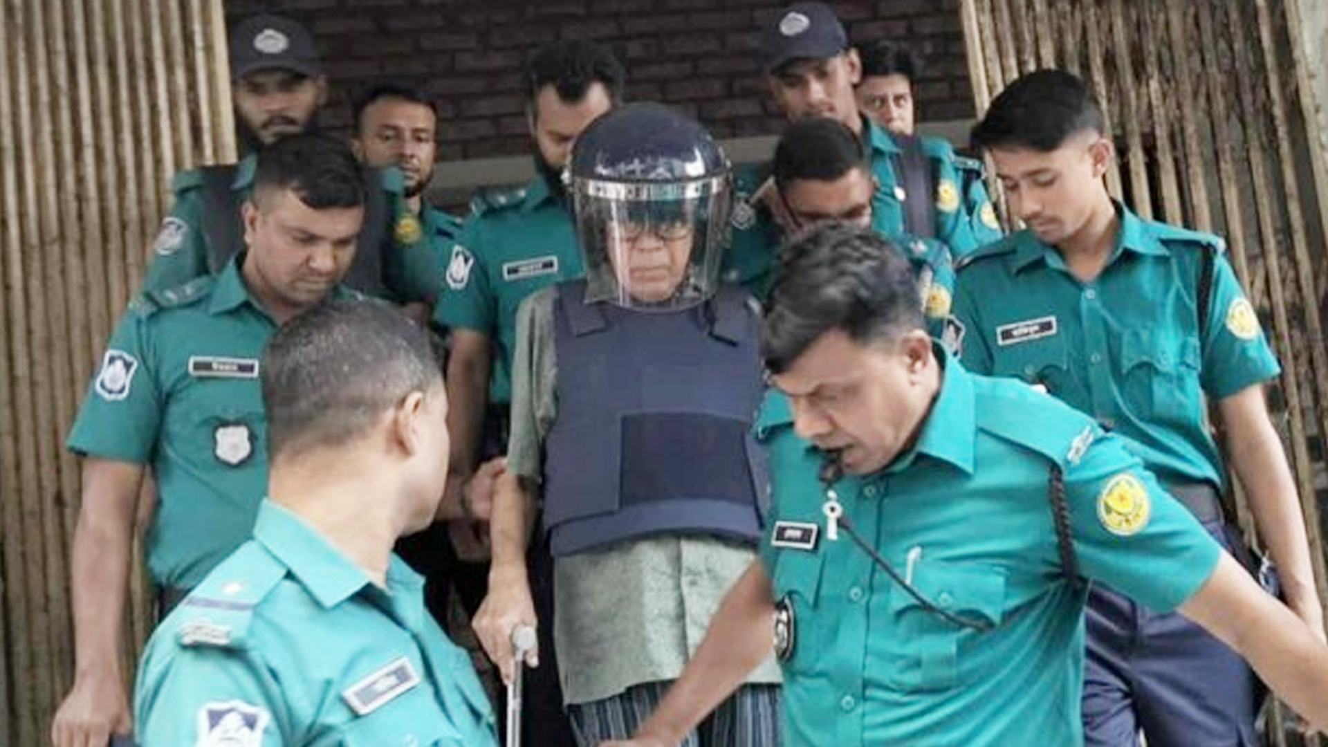 সাবেক মন্ত্রী কামরুল ইসলামের স্বাস্থ্য পরীক্ষা করে প্রতিবেদন দাখিলের নির্দেশ ট্রাইব্যুনালের