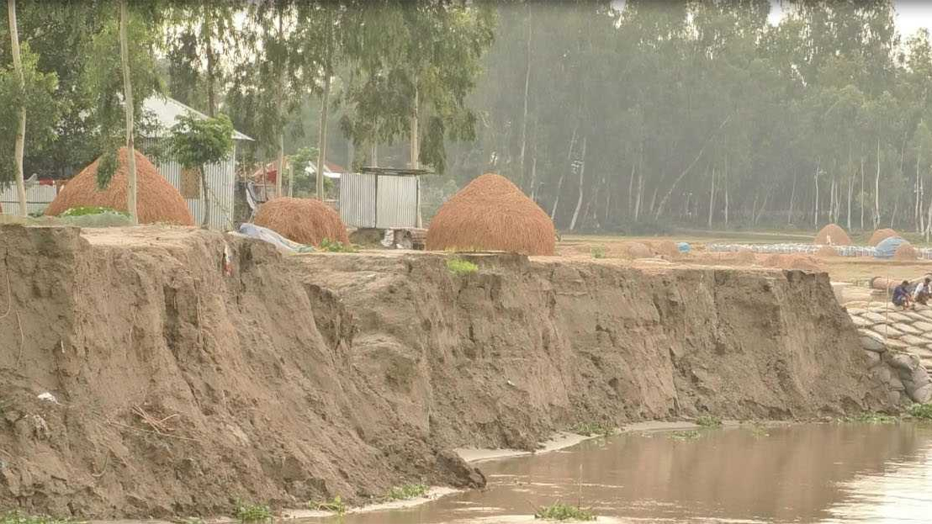 ১৬ নদীর ঘূর্ণিপাকে ১০ লাখ জীবন, বাজেটে বিশেষ বরাদ্