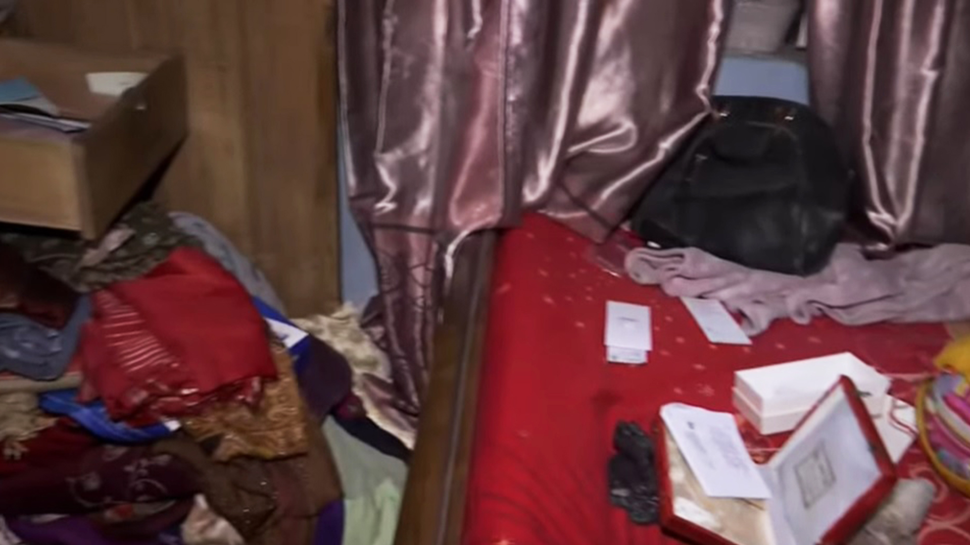 মিরপুরে দিনে-দুপুরে লুট হলো ১০০ ভরি স্বর্ণ ও ৩২ লাখ টাকা