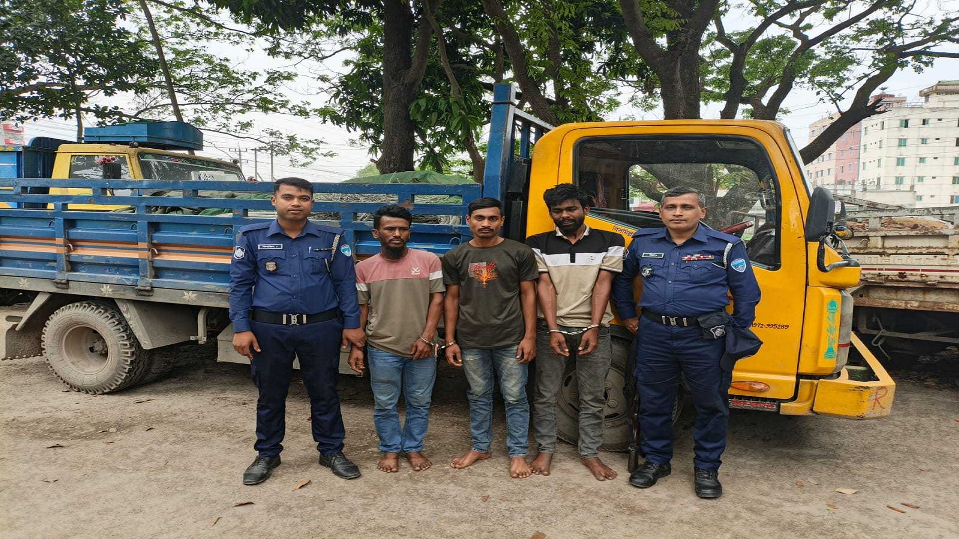 আশুগঞ্জে পুলিশের অভিযানে চোরাই বৈদ্যুতিক সরঞ্জামসহ ধরা পড়ল ৩ জন