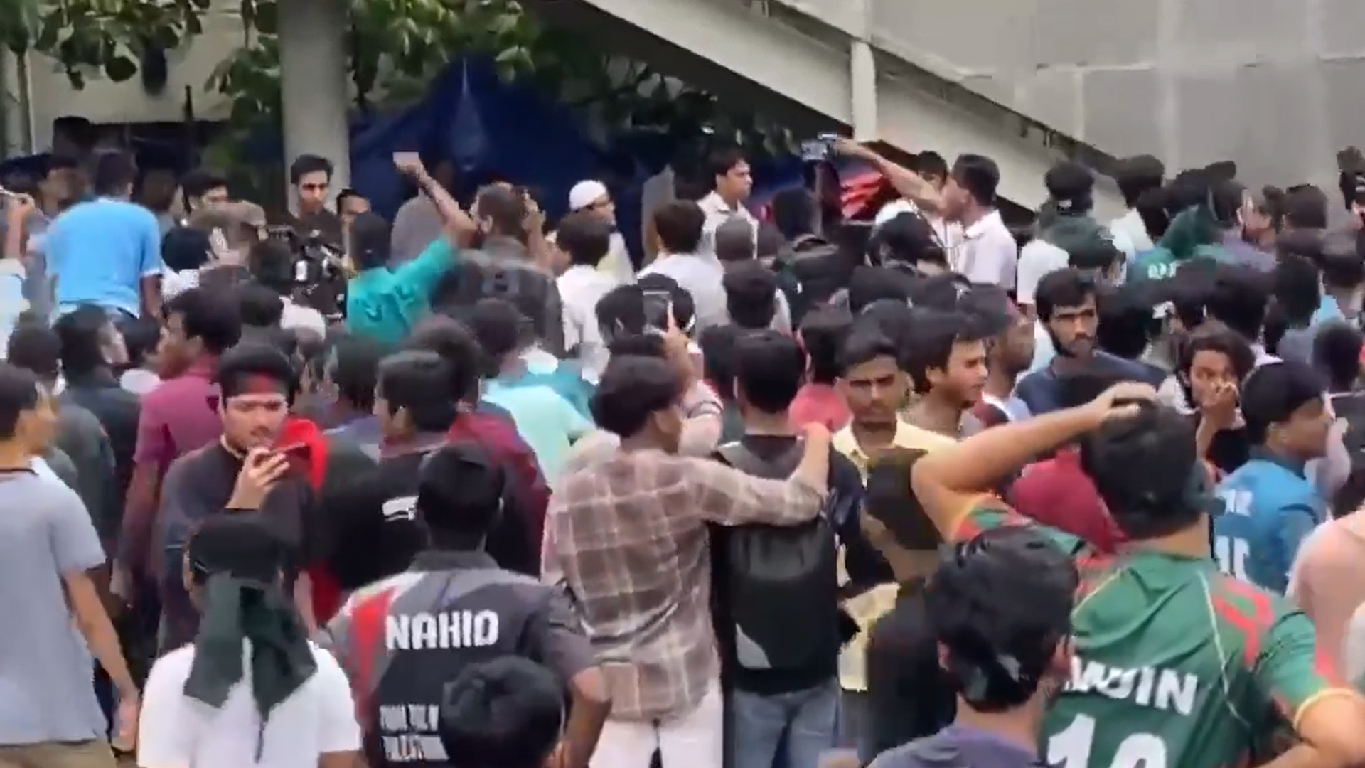 Erkaklar uchun anal jinsiy aloqa pozitsiyalari Bir guruh yigitlar bilan jinsiy aloqa video