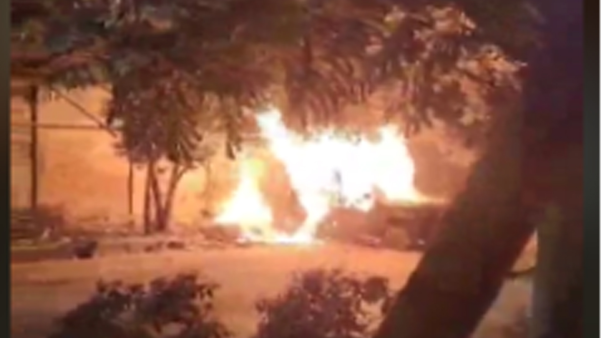 আগারগাঁওয়ে দাঁড়িয়ে থাকা গাড়িতে আগুন