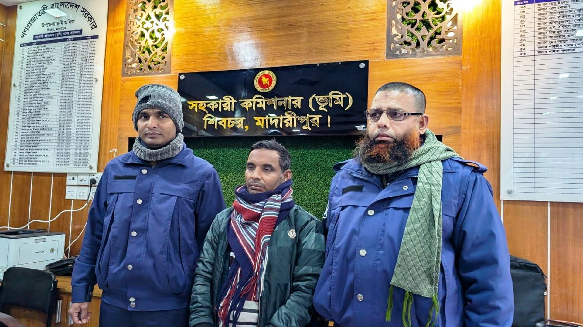 মাদারীপুরে নামজারি করতে ঘুষ নেয়ার দায়ে পরিচ্ছন্নতাকর্মীর কারাদণ্ড