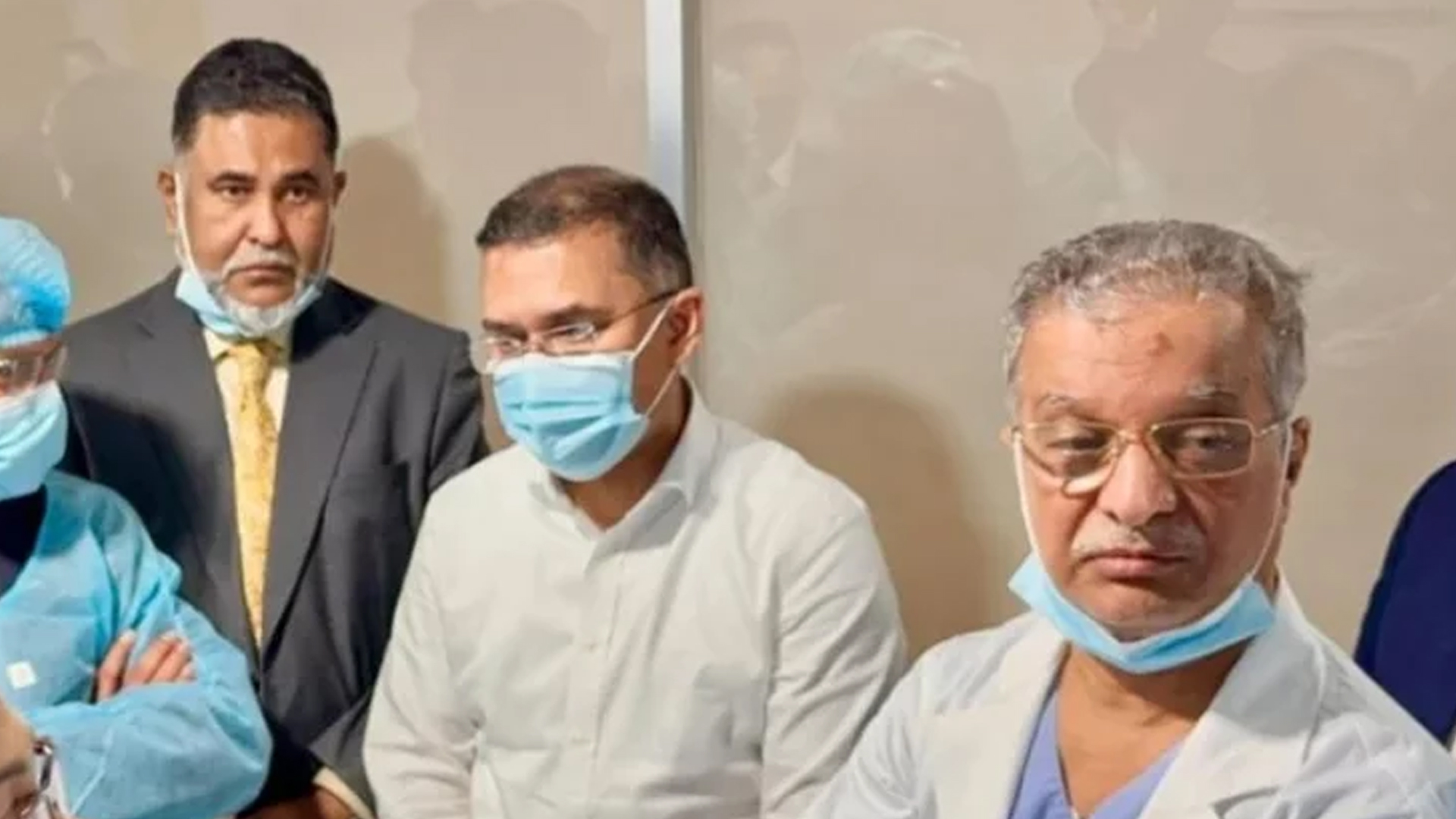 মাকে দেখতে ফের এভারকেয়ারে তারেক রহমান