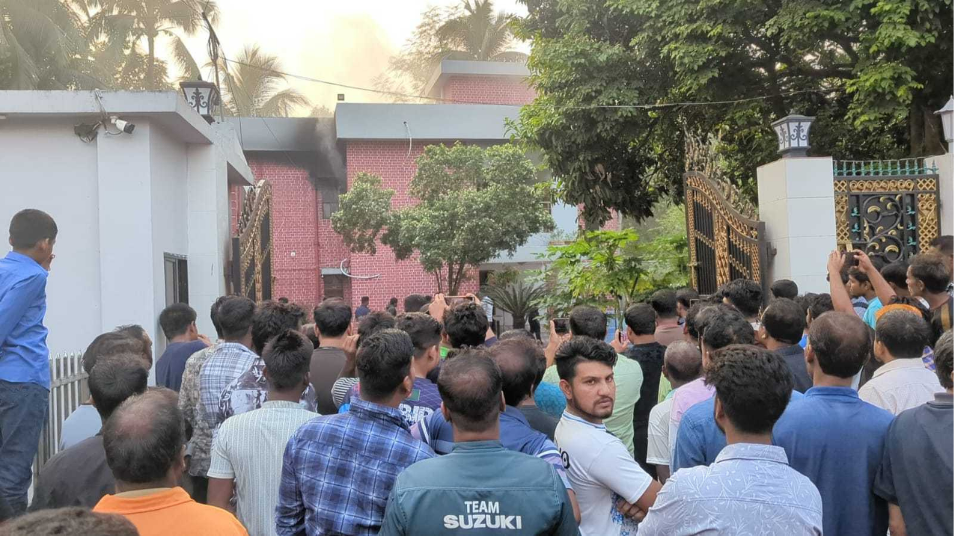 মেহেরপুরে পুলিশ সুপারের বাসভবনে আগুন