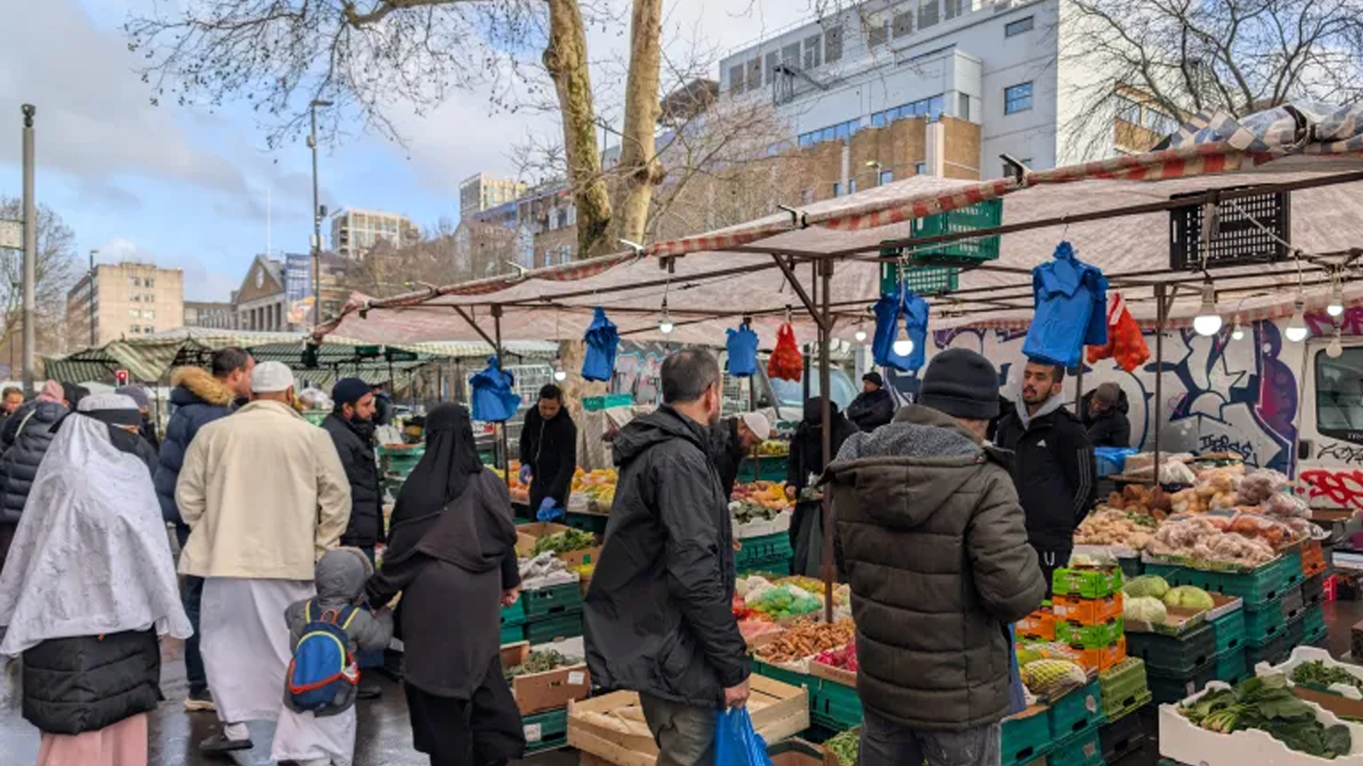 ব্রিটেন প্রবাসী বাংলাদেশিরা কি দেশের নির্বাচনে প্রভাব ফেলতে পারবেন?