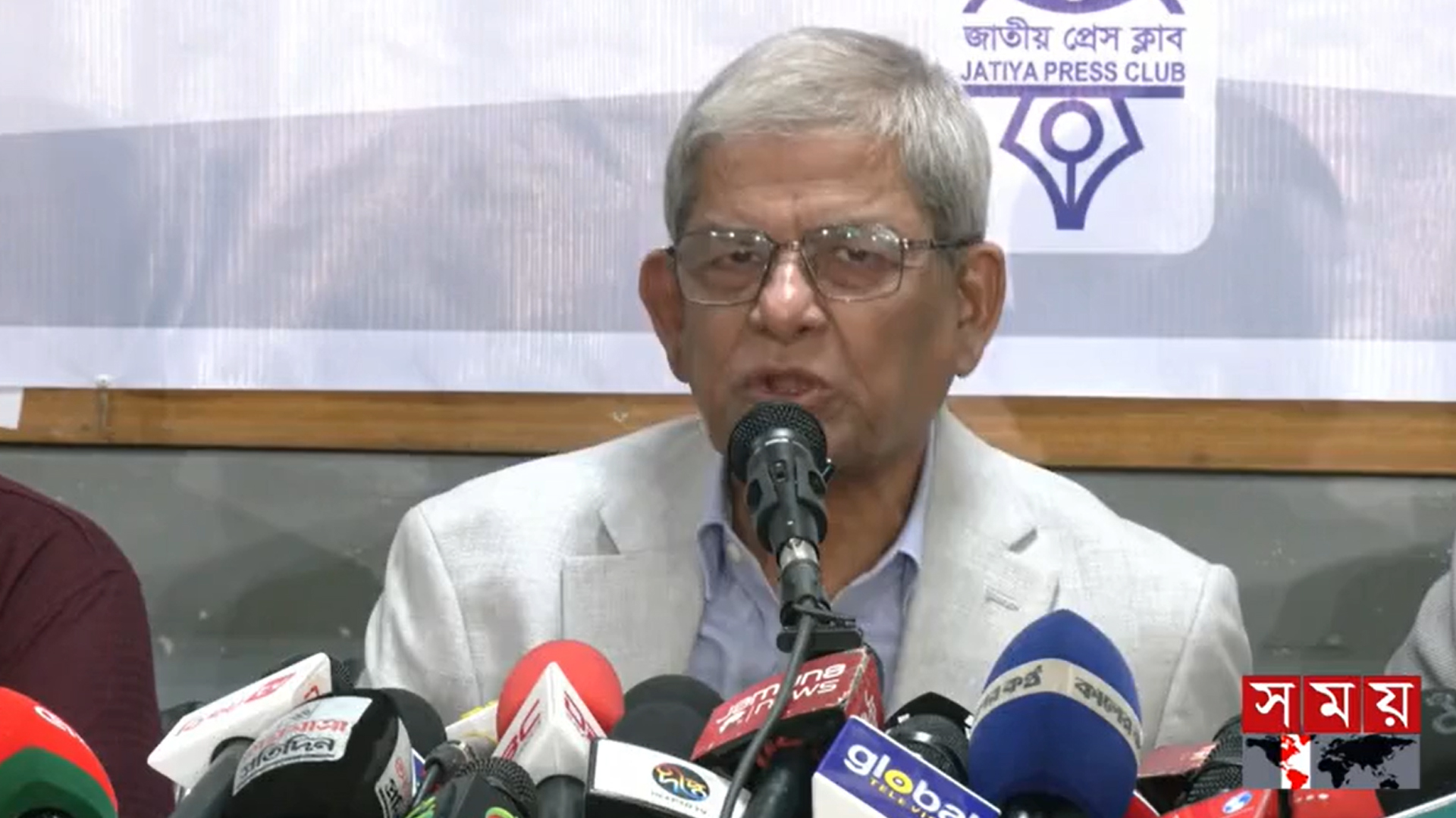 জাতীয় প্রেসক্লাবে আলোচনা সভায় কথা বলছেন বিএনপি মহাসচিব মির্জা ফখরুল ইসলাম আলমগীর। ছবি: সময় সংবাদ