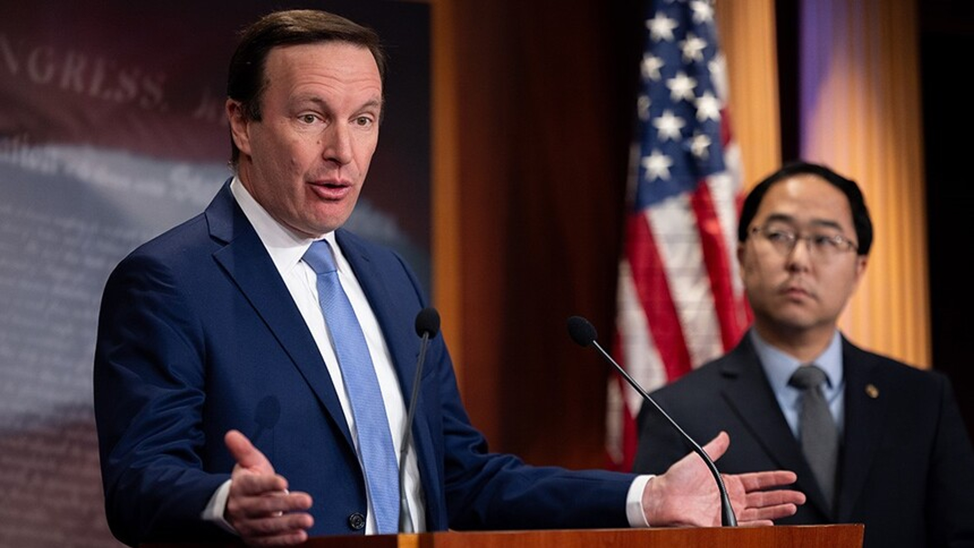 ইরানকে অশালীন ভাষায় হুমকি, ট্রাম্পের মানসিক সুস্থতা নিয়ে প্রশ্ন ডেমোক্র্যাট নেতাদের