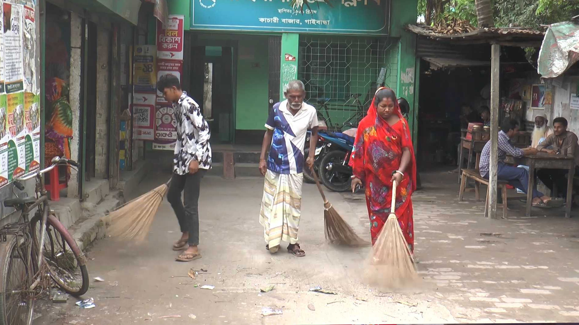 কাপে চা খাওয়ার সুযোগ নেই গাইবান্ধার হরিজন সম্প্রদায়ের, জাত-পাতের অভিশাপে আজও ‘অচ্ছুৎ’