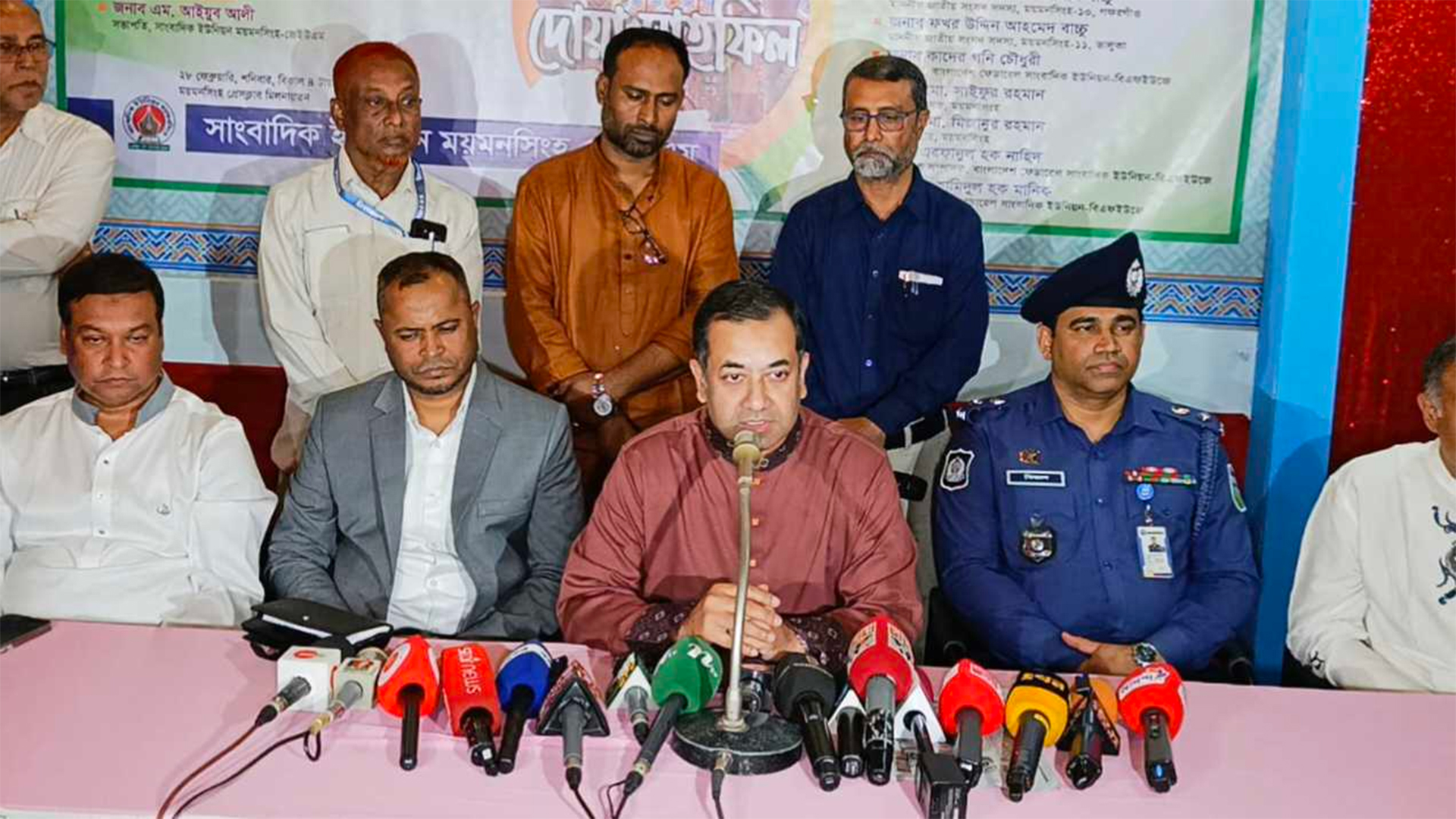 সরকার ভুল করলে ধরিয়ে দিবেন, সাংবাদিকদের তথ্য প্রতিমন্ত্রী