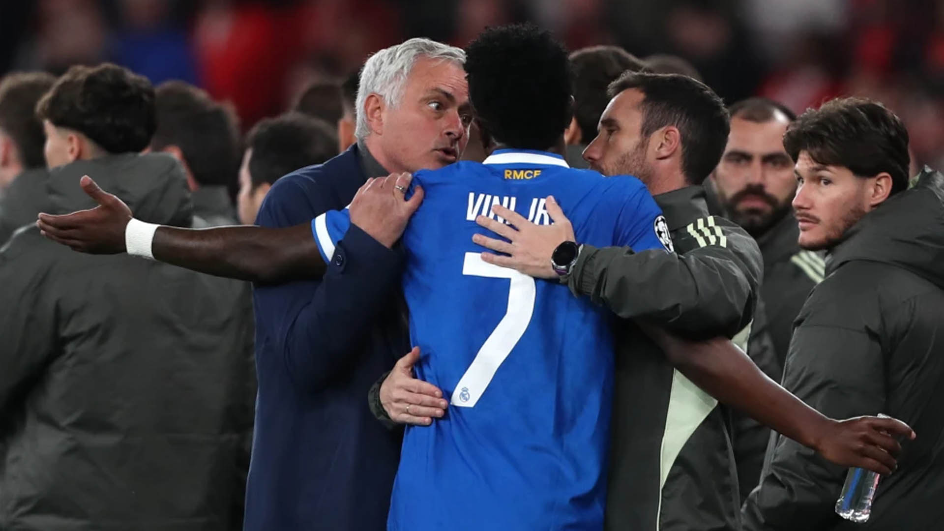 বর্ণবাদ ইস্যুতে ১১ মিনিট খেলা বন্ধ, ভিনিসিউসের গোলে রিয়ালের জয়