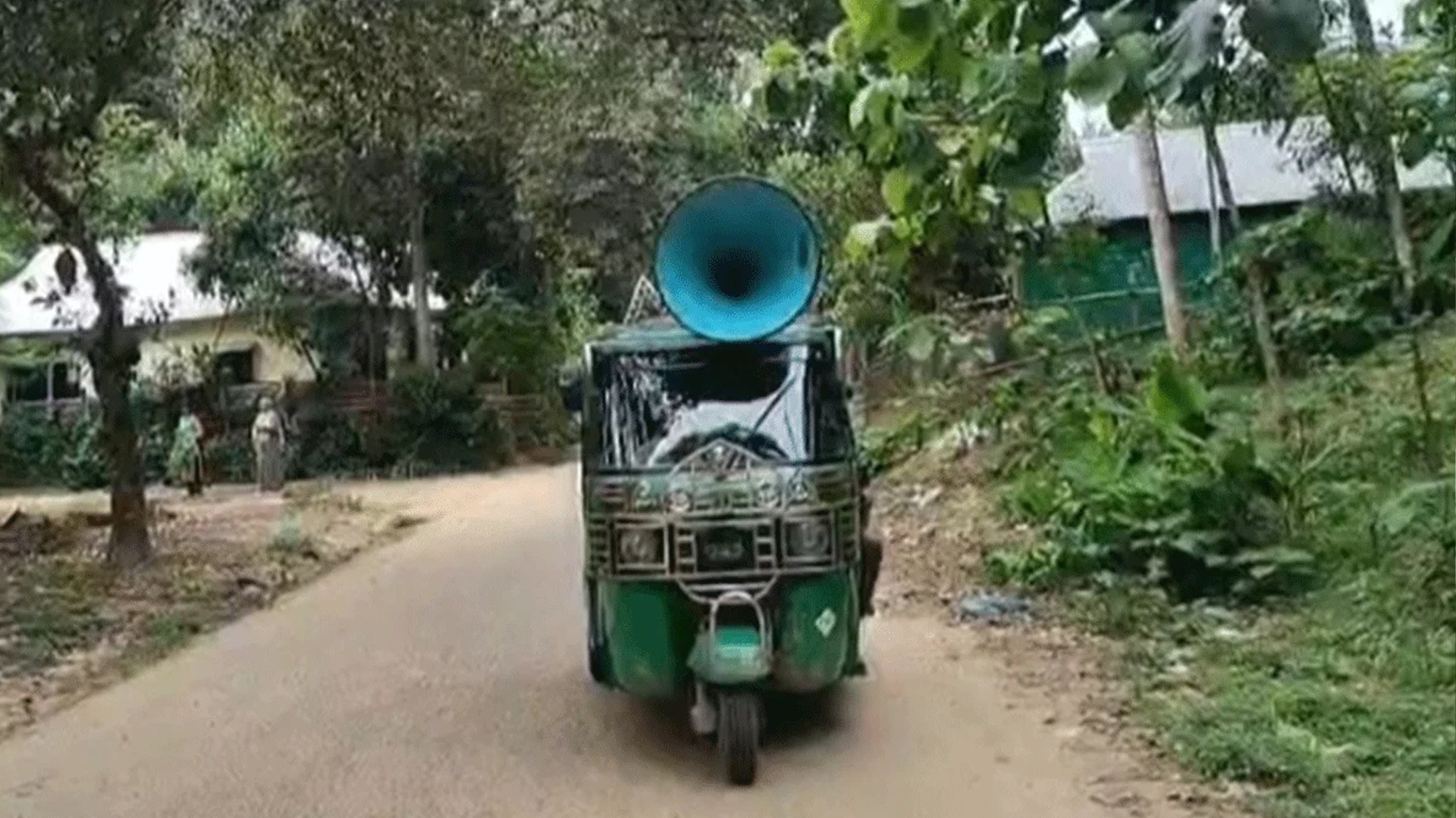 সীমান্তে অনুপ্রবেশ ঠেকাতে বিজিবির মাইকিং, কড়া নিরাপত্তা