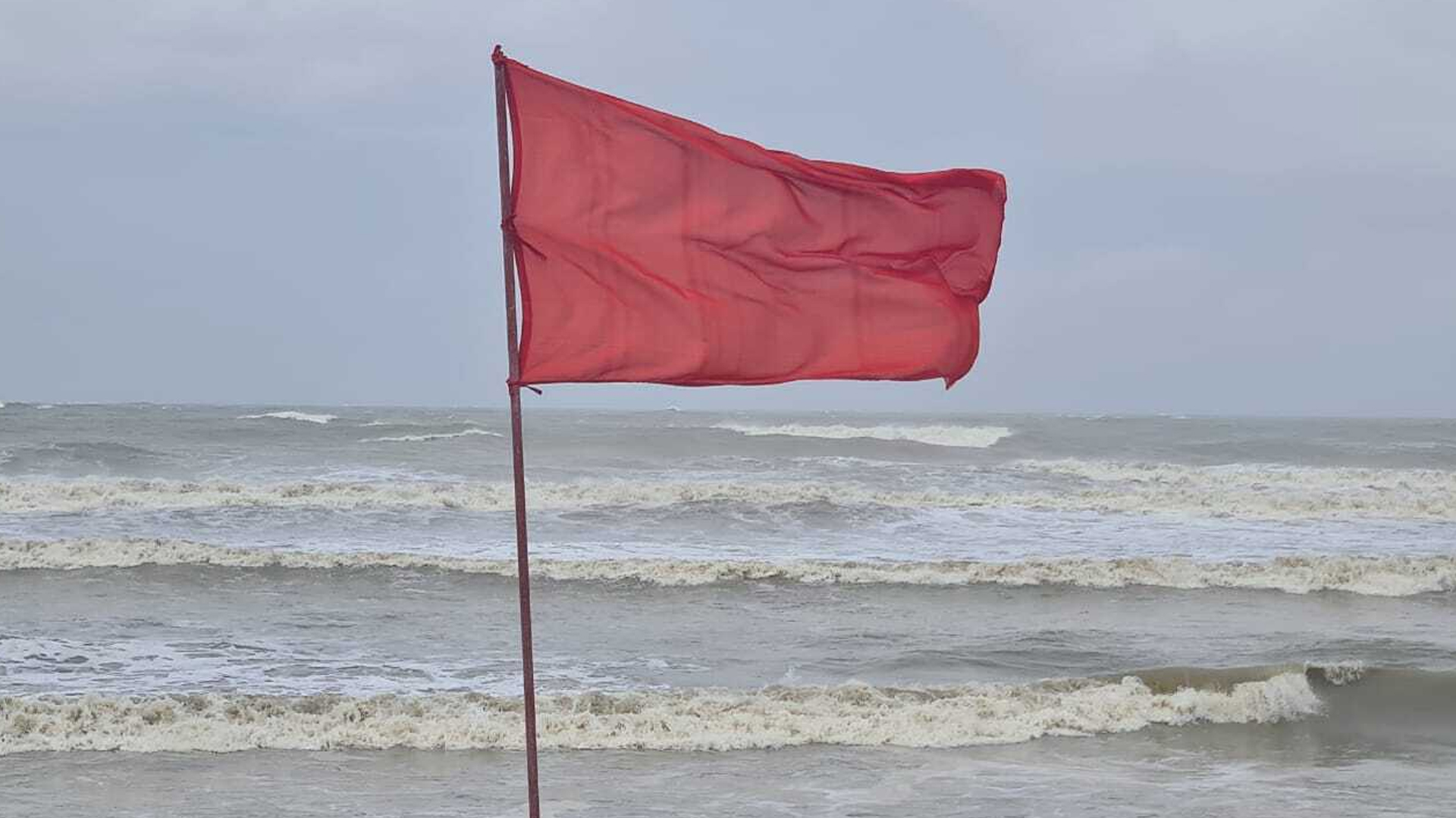 চার সমুদ্রবন্দরে ৩ নম্বর সতর্ক সংকেত বহাল