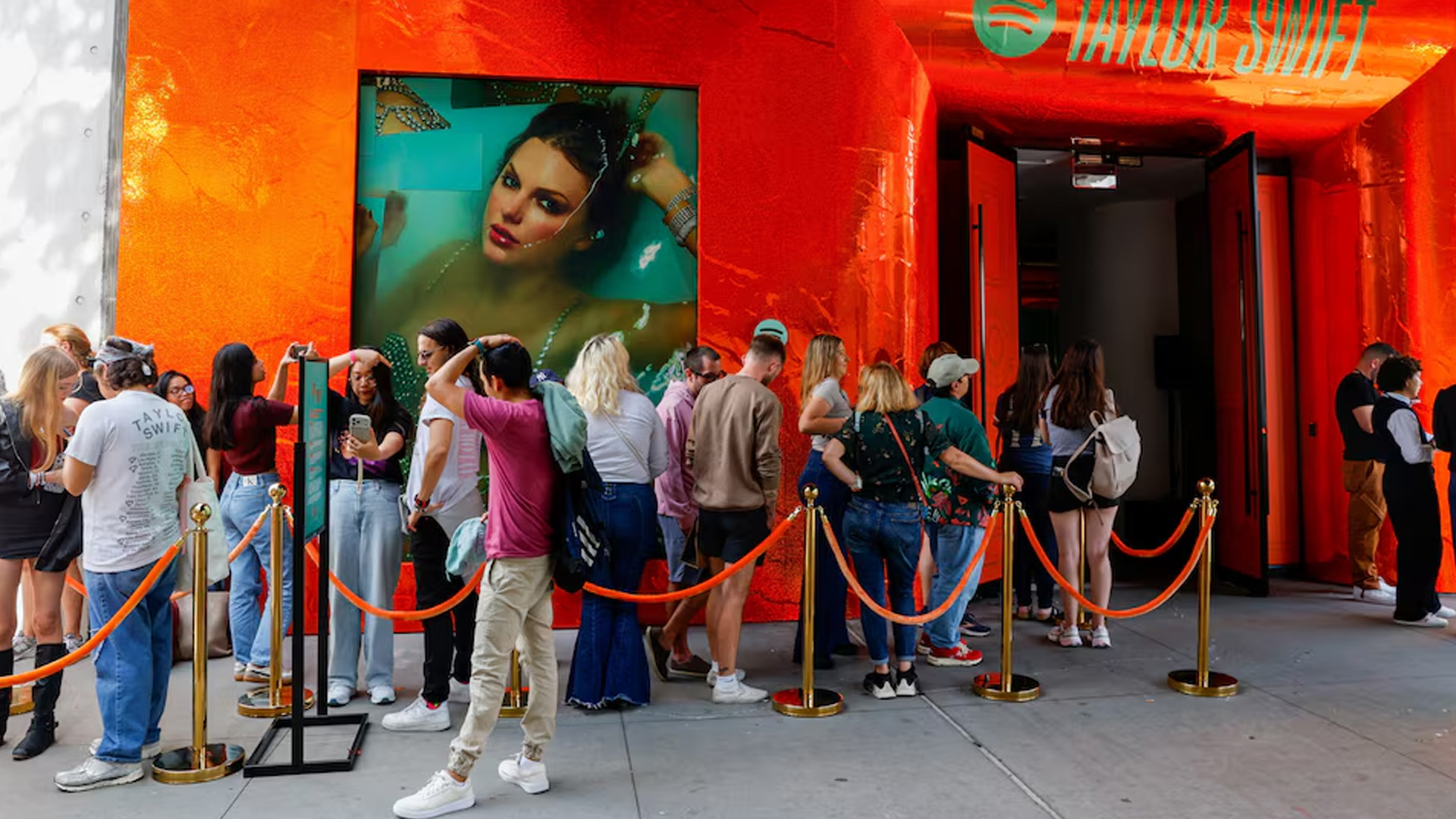 Taylor Swift drops new album “The Life of a Showg...