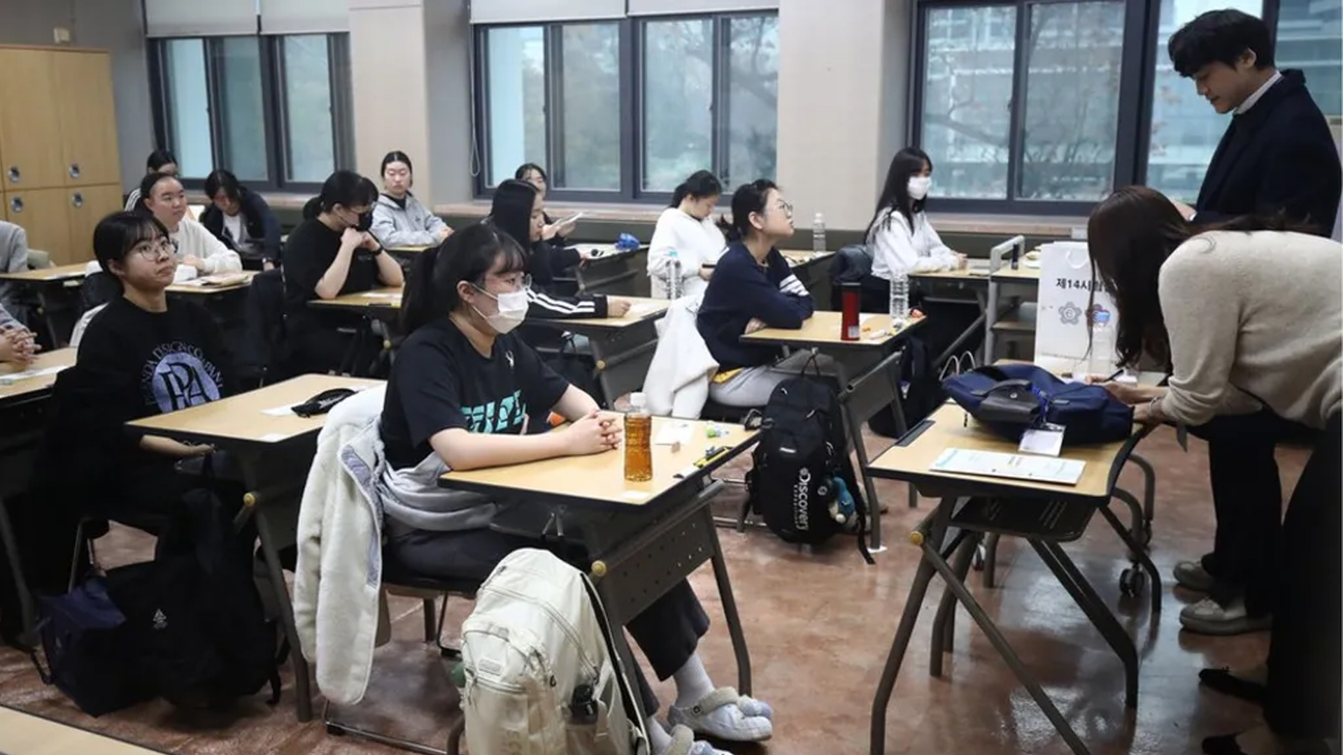 দক্ষিণ কোরিয়ায় অনুষ্ঠিত হচ্ছে বিশ্বের দীর্ঘতম পরীক্ষা