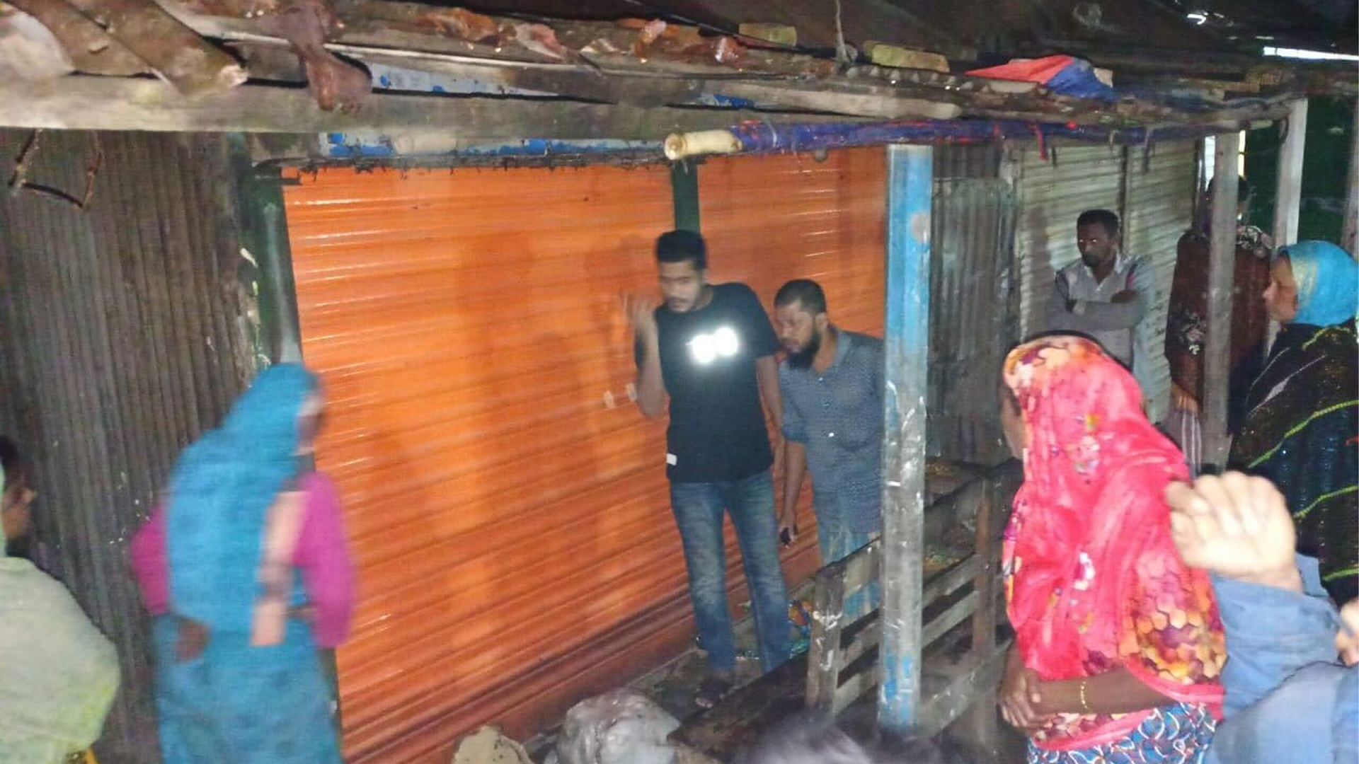 গ্যাস সিলিন্ডার বিস্ফোরণে দগ্ধ চায়ের দোকানে থাকা ৪ জন