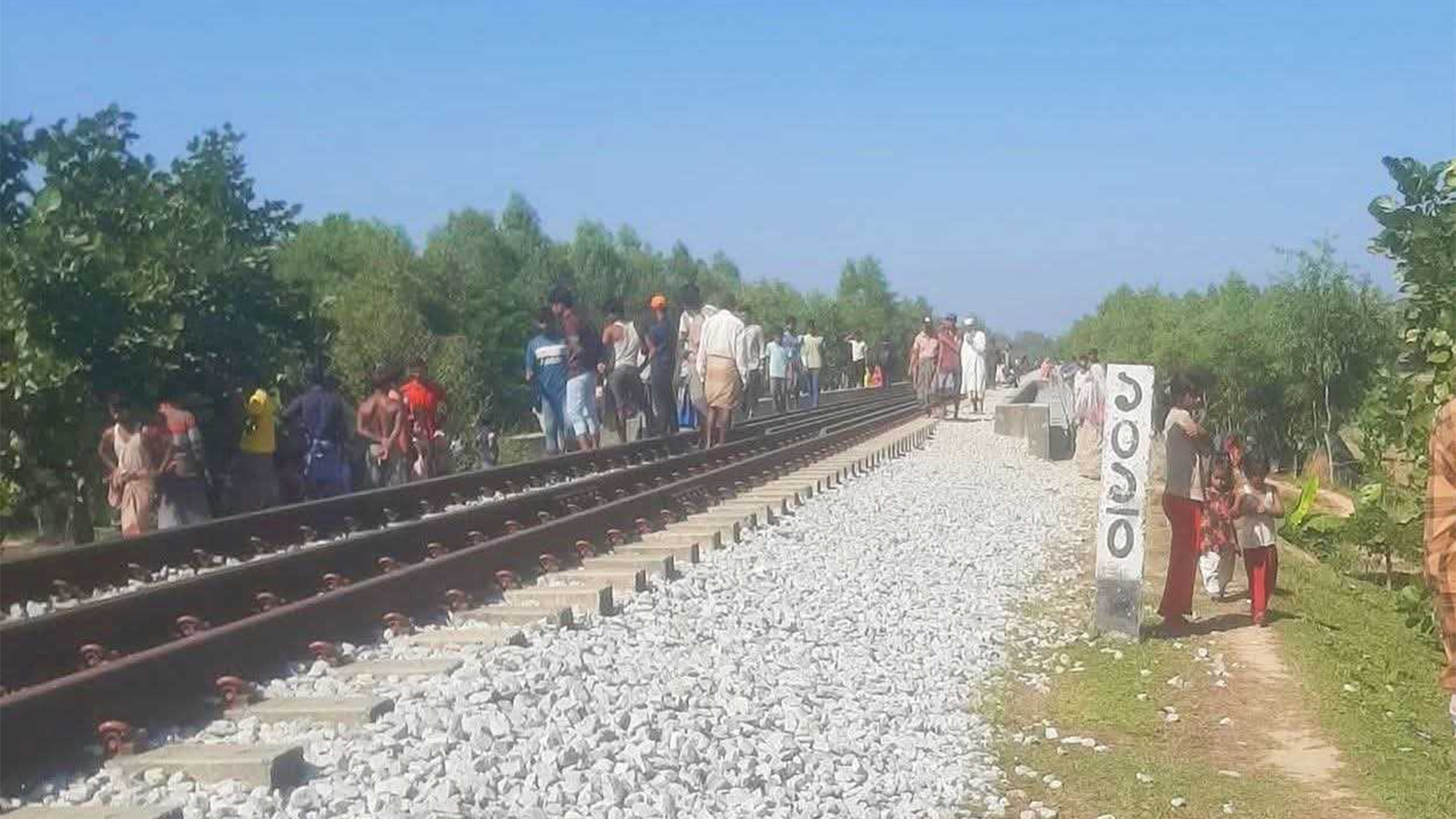 চকরিয়ায় ট্রেনে কাটা পড়ে নারীর মৃত্যু