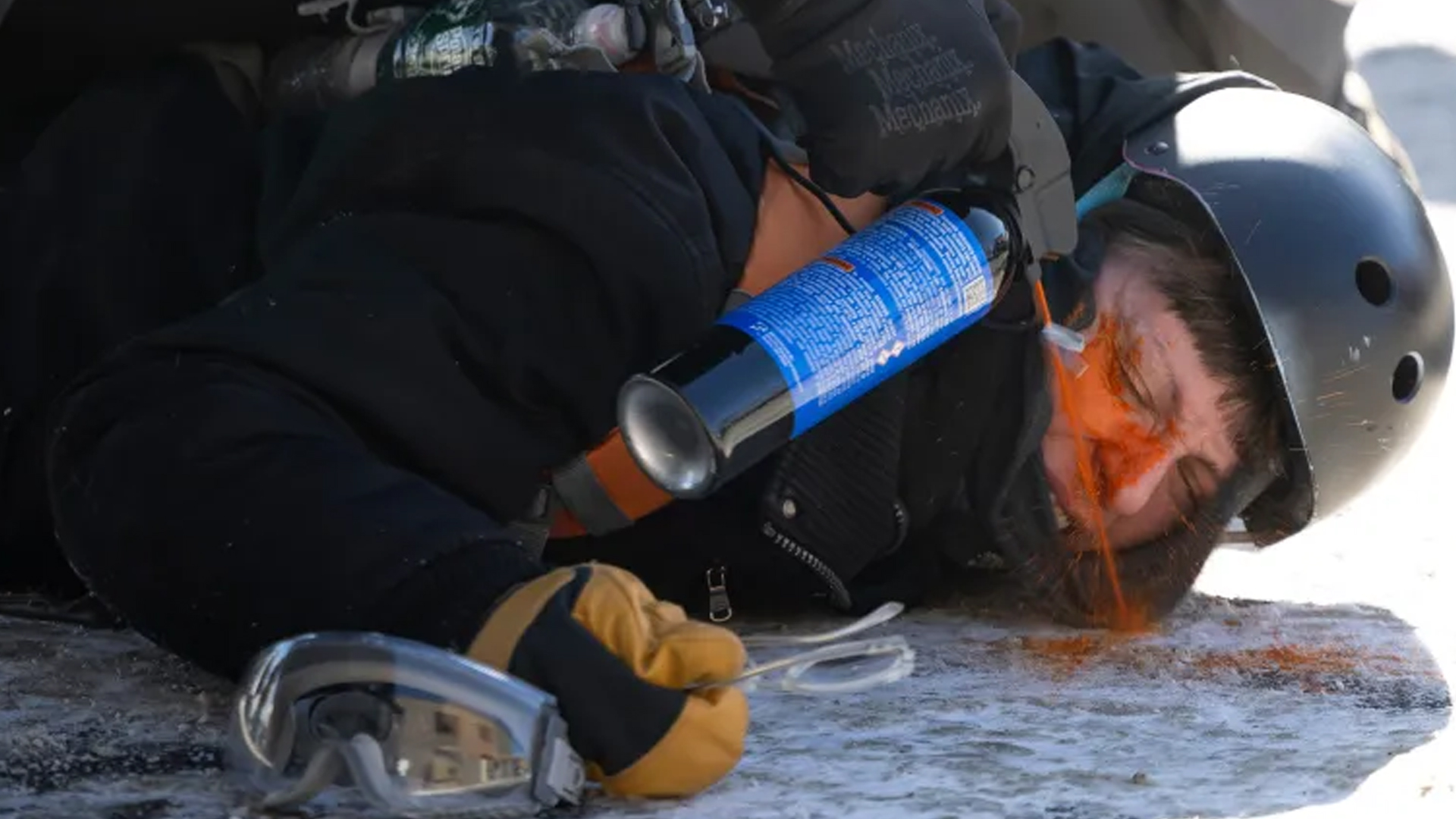 মিনেসোটায় অভিবাসন বিভাগের এজেন্টের গুলিতে আরেক মার্কিন নাগরিক নিহত