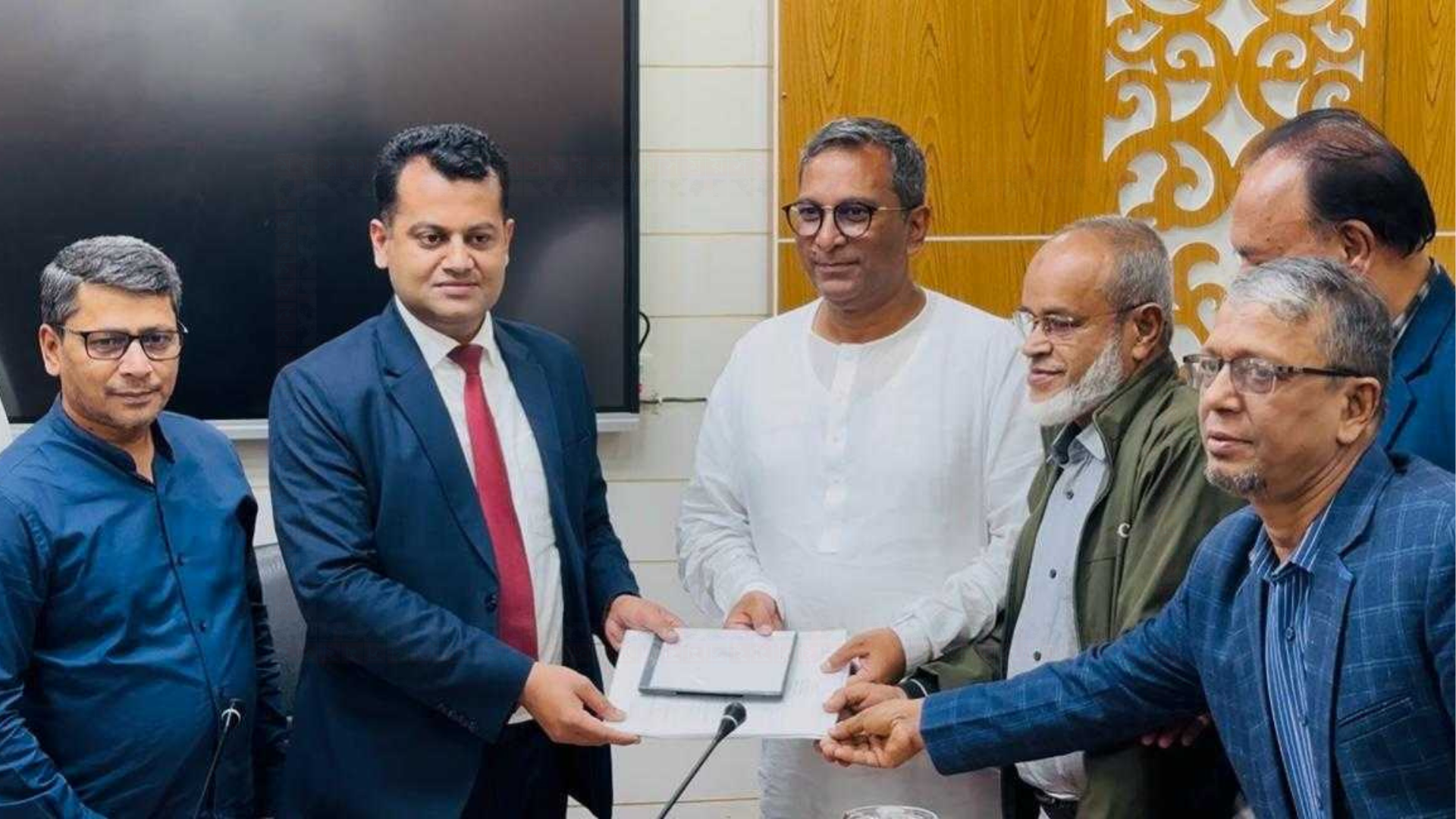 চাঁদপুরে প্রথম মনোনয়নপত্র সংগ্রহ করলেন বিএনপির শেখ ফরিদ - Bangla24.Top