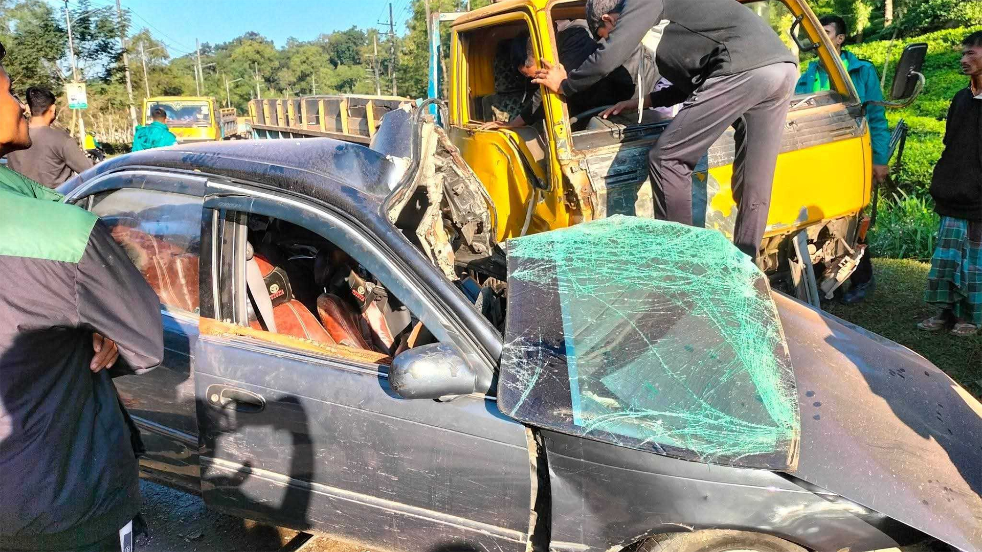 সিলেটে প্রাইভেট কার ও ট্রাকের মুখোমুখি সংঘর্ষে নিহত ১, আহত ৫