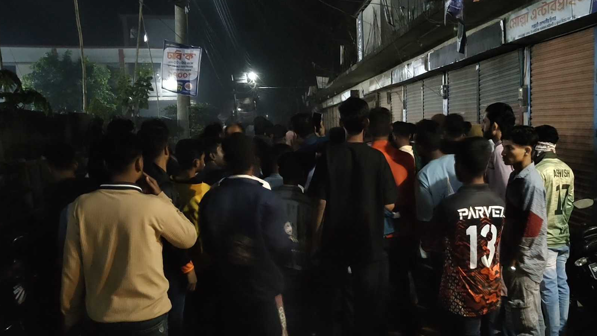 পিরোজপুরে ঈদ পরবর্তী প্রীতি ফুটবল ম্যাচ: খেলার সময় হাতাহাতি, উত্তাপ ছড়ালো মাঠের বাইরেও