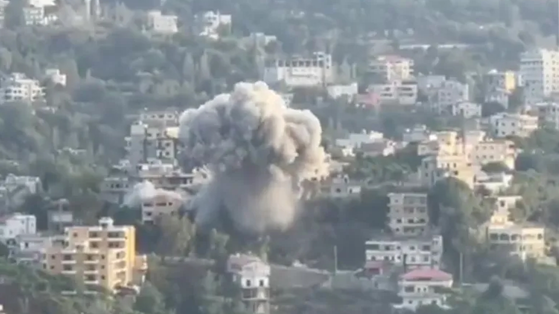 লেবাননে ইসরাইলের বিমান হামলা, হিজবুল্লাহ কমান্ডারসহ নিহত ১২