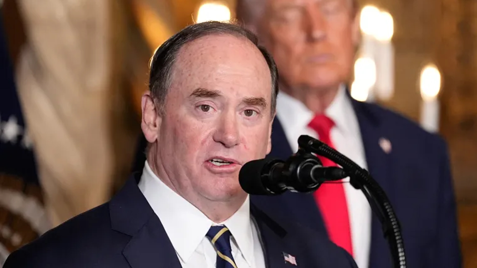 মার্কিন নৌবাহিনীর সচিব জন ফেলান বরখাস্ত