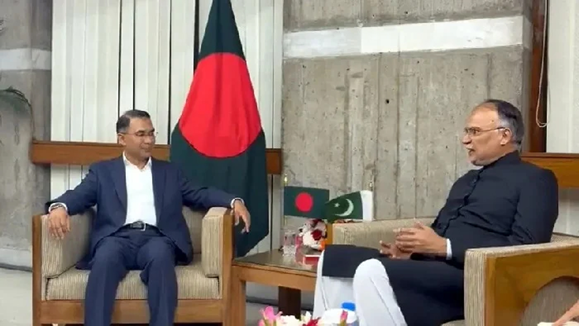 বাংলাদেশের প্রধানমন্ত্রী তারেক রহমানের সঙ্গে প্রথম উচ্চ পর্যায়ের বৈঠক, পাকিস্তান সফরের আমন্ত্রণ