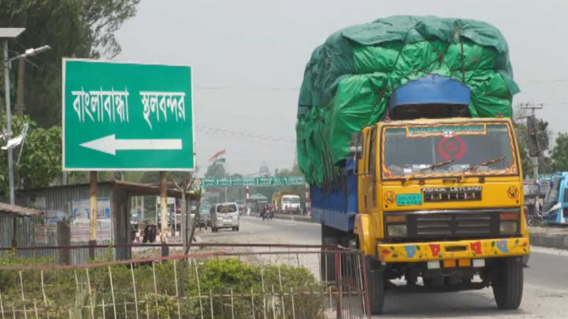 আমদানি কমলেও বাংলাবান্ধা স্থলবন্দরে আলু-পাট রফতানিতে খুলেছে সম্ভাবনার নতুন দ্বার