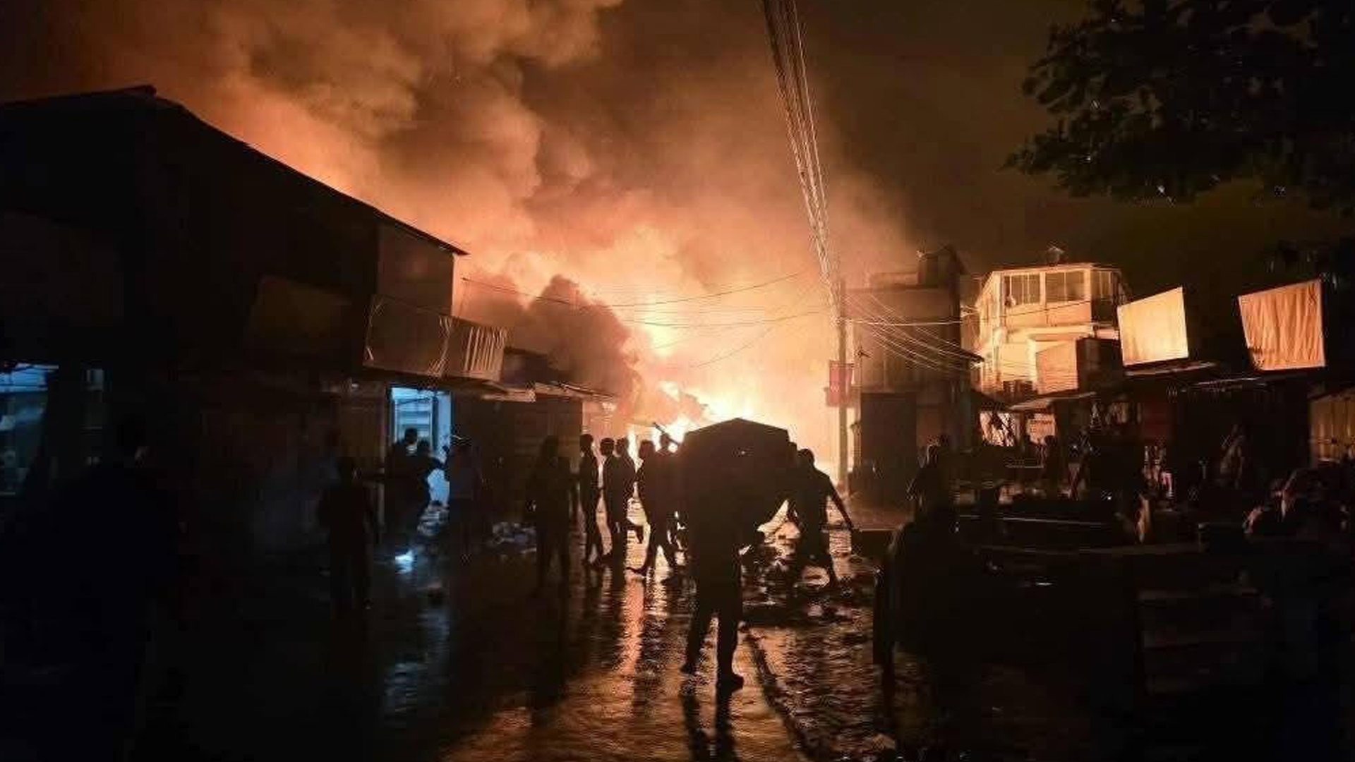 খাগড়াছড়িতে বাজারে ভয়াবহ আগুন, ১৪ দোকান পুড়ে ছাই