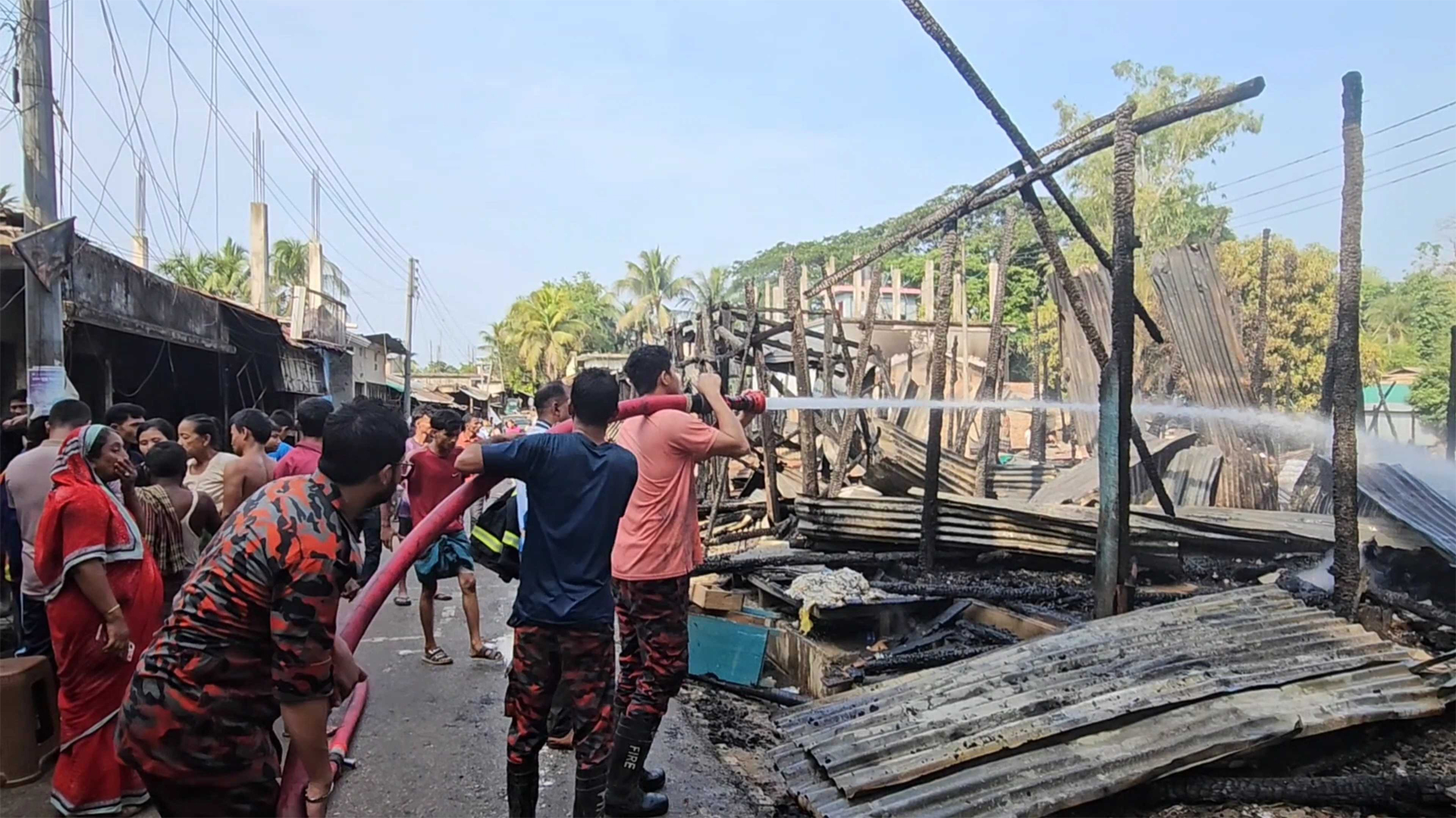 বান্দরবানের বাঘমারা বাজারে আগুনে ৫০  দোকান-বসতঘর পুড়ে ছাই