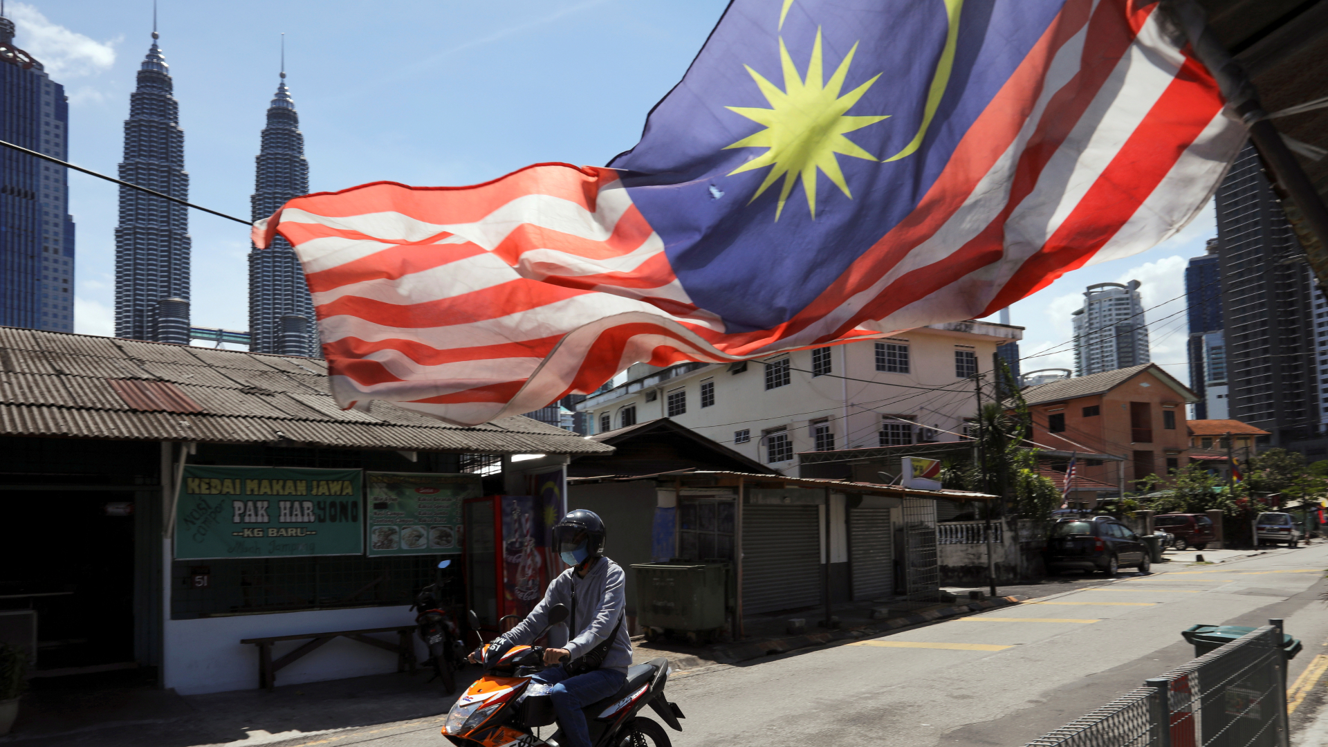 মালয়েশিয়ায় উচ্চশিক্ষা শেষে বিপাকে বাংলাদেশি শিক্ষার্থীরা