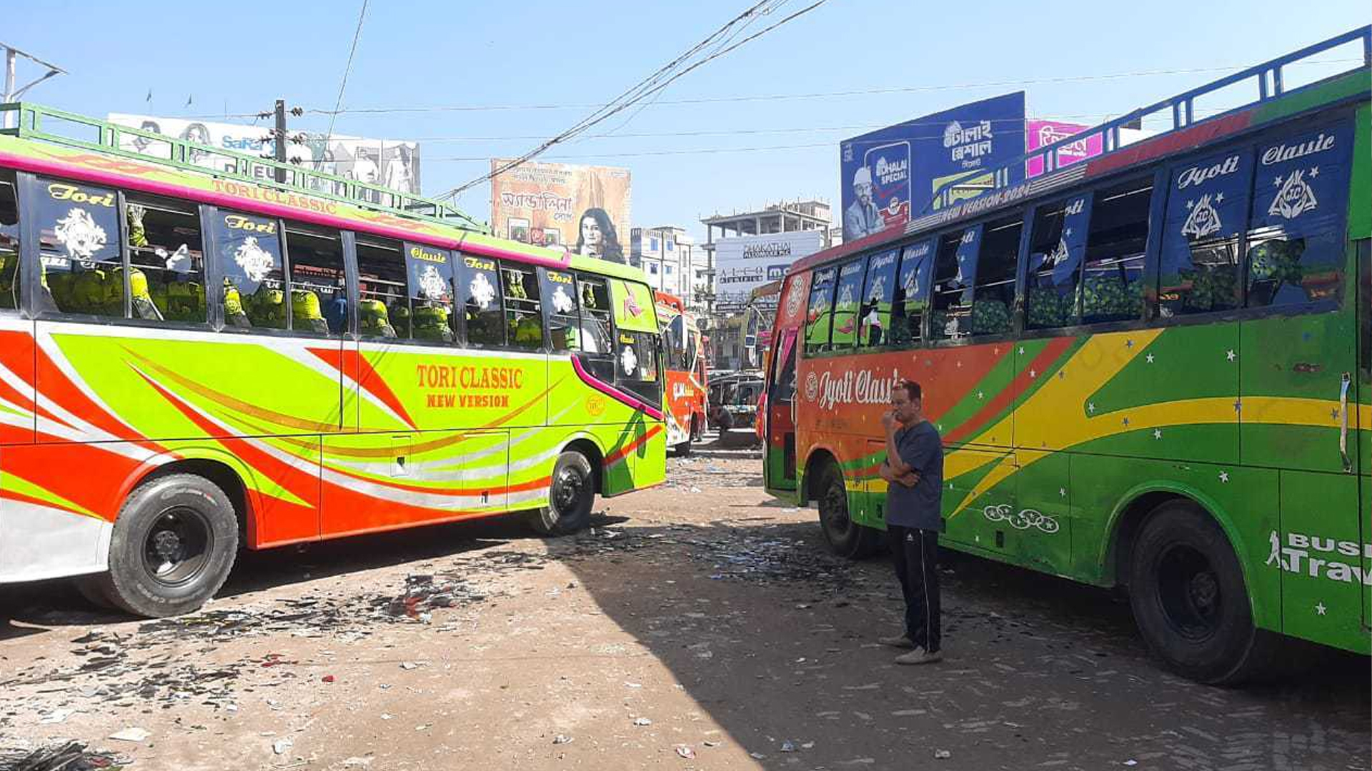 বরিশালে বাস ধর্মঘট প্রত্যাহার, চলাচল শুরু
