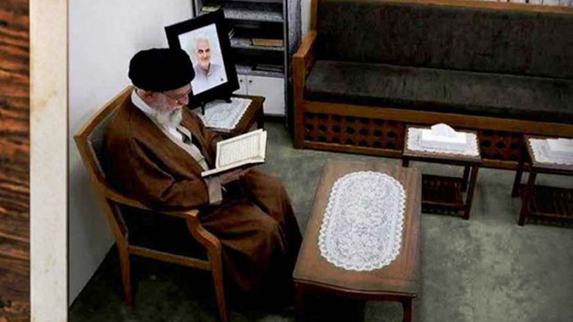 মৃত্যুর আগ মুহূর্তে পবিত্র কোরআন পড়ছিলেন খামেনি, জীবনের শেষ ছবি প্রকাশ