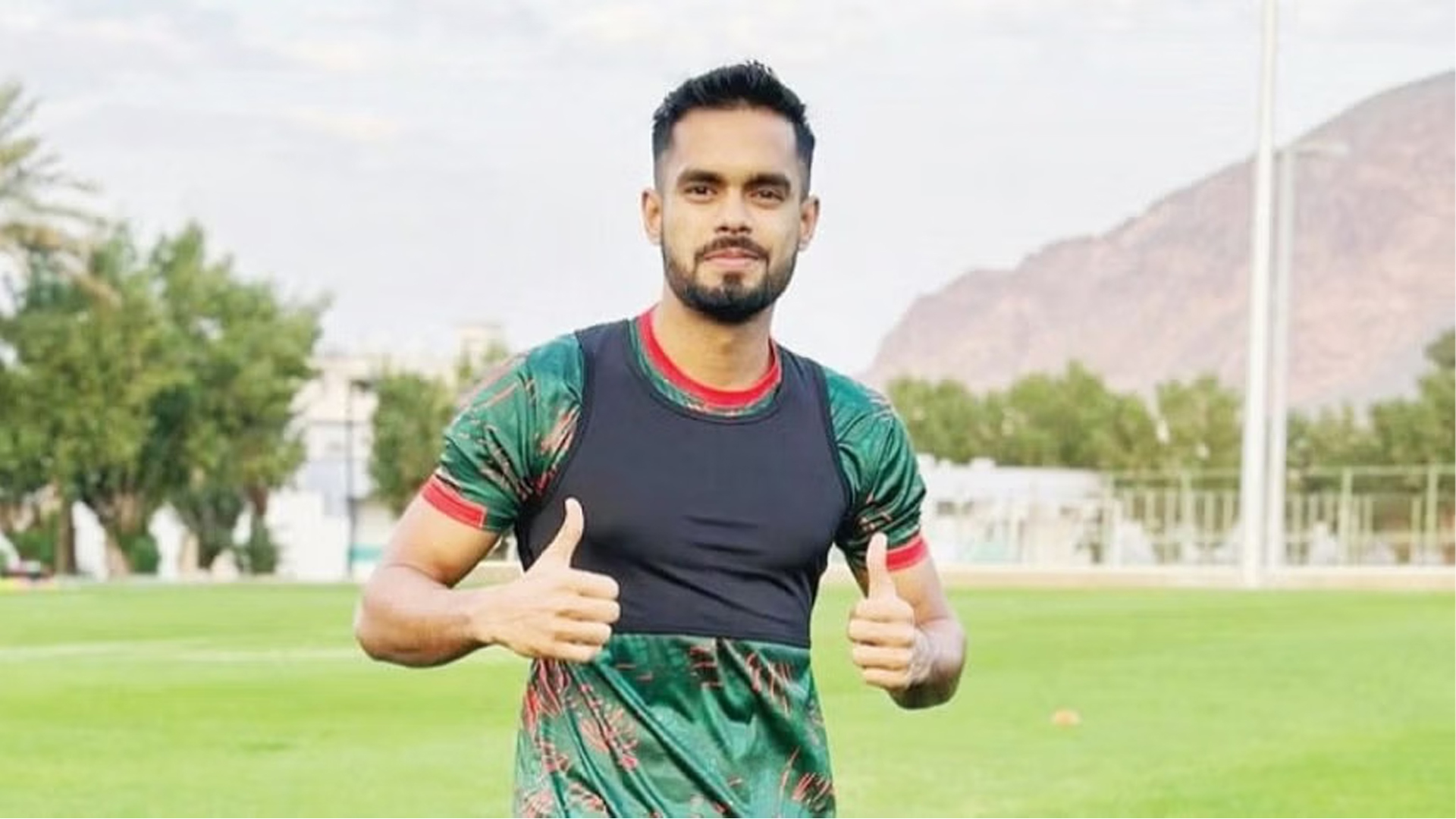 Bir lezbiyen ozining mushukiga qoshaloq dildoni yopishtirdi. SSSR formasining porno fotosuratlari