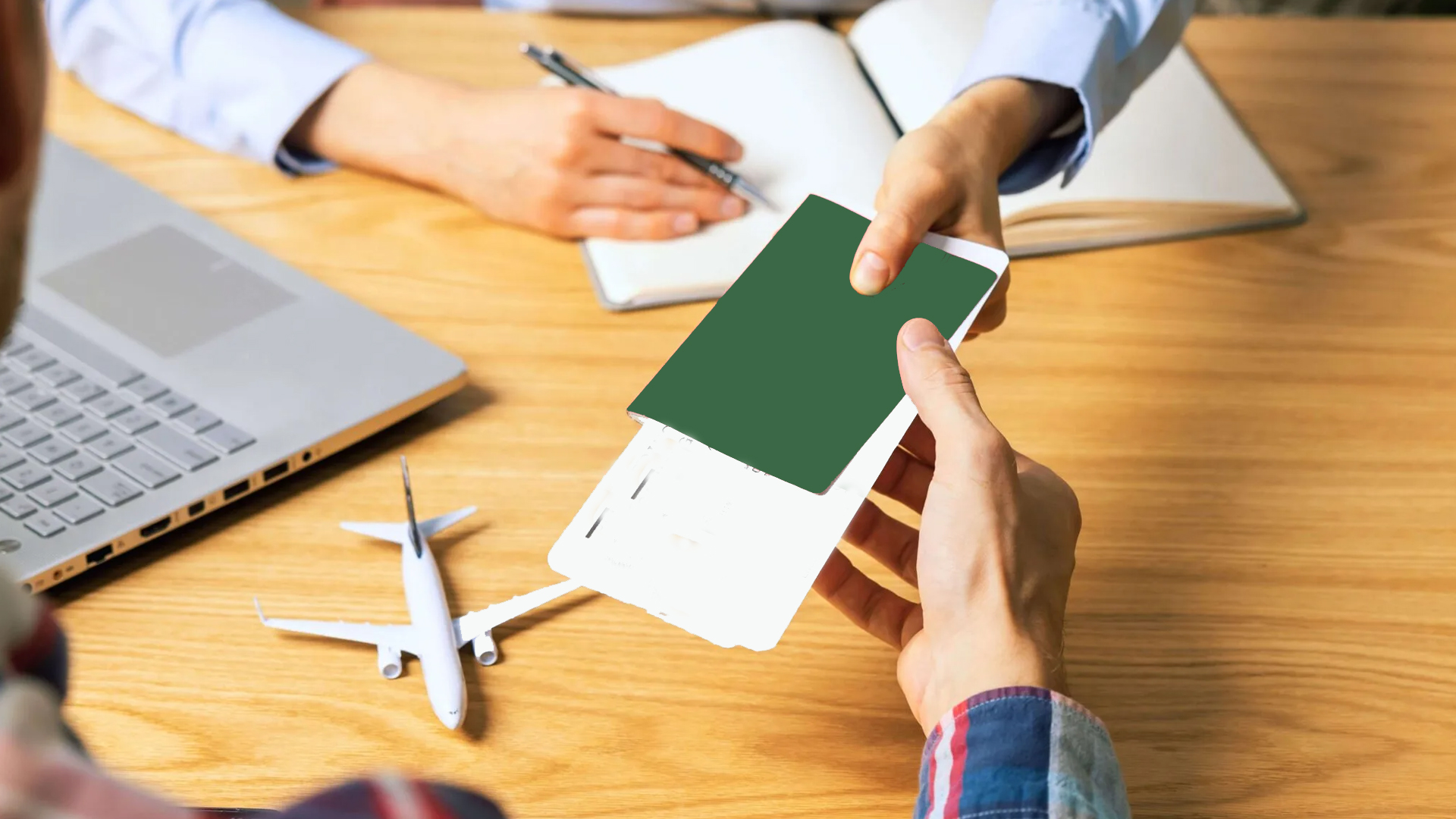 কার্ডেই মিলবে বিমানের আন্তর্জাতিক রুটের টিকিট কেনার সুযোগ