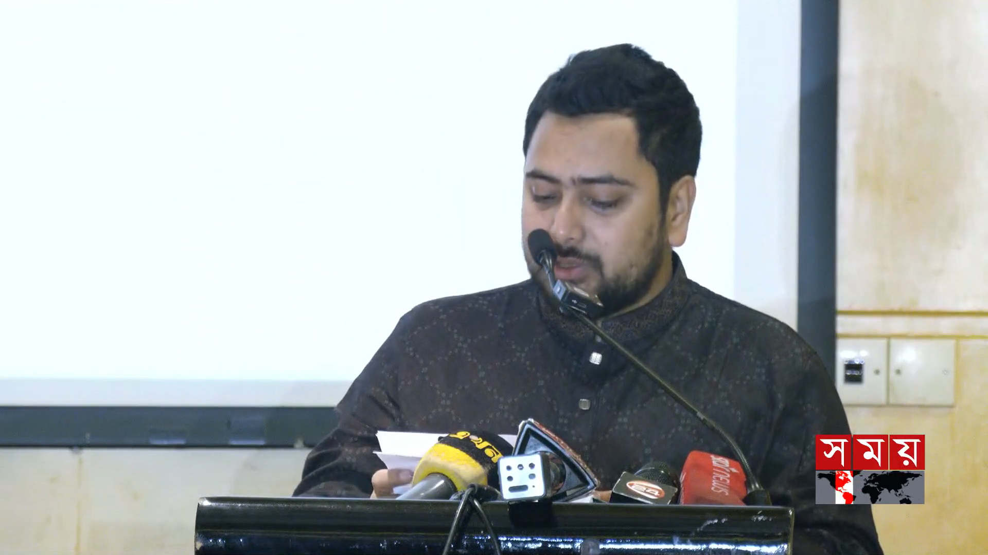 জুলাই সনদ নিয়ে ছলচাতুরী করছে সরকার: নাহিদ ইসলাম