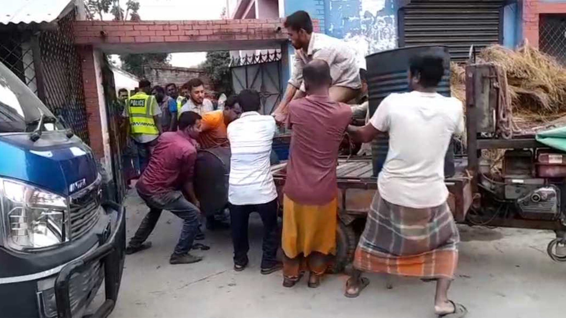 চুয়াডাঙ্গায় ইউপি সদস্যের বাড়িতে ৫ ব্যারেল ডিজেল, কারাদণ্ড ও জরিমানা