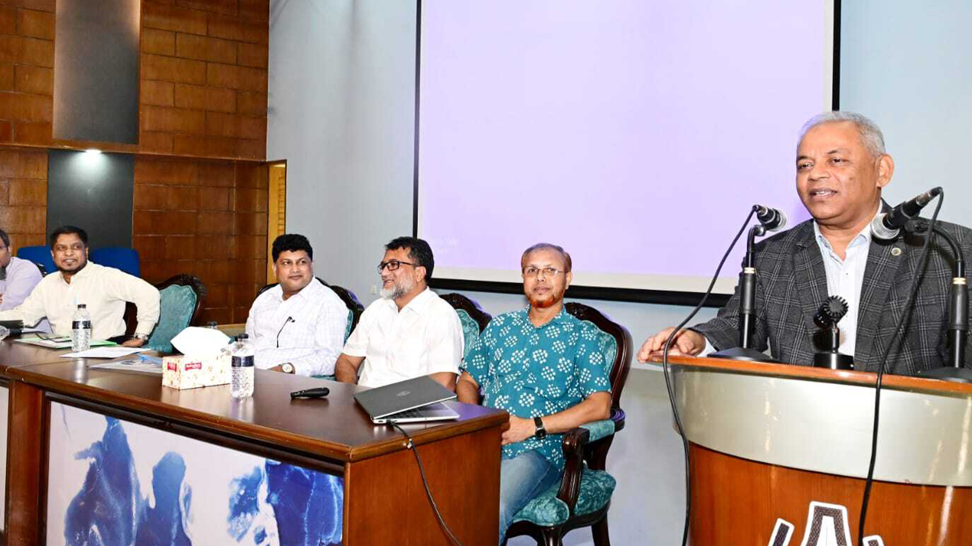 চবিতে ওবিই কারিকুলাম বাস্তবায়ন বিষয়ক ওরিয়েন্টেশন সেমিনার অনুষ্ঠিত
