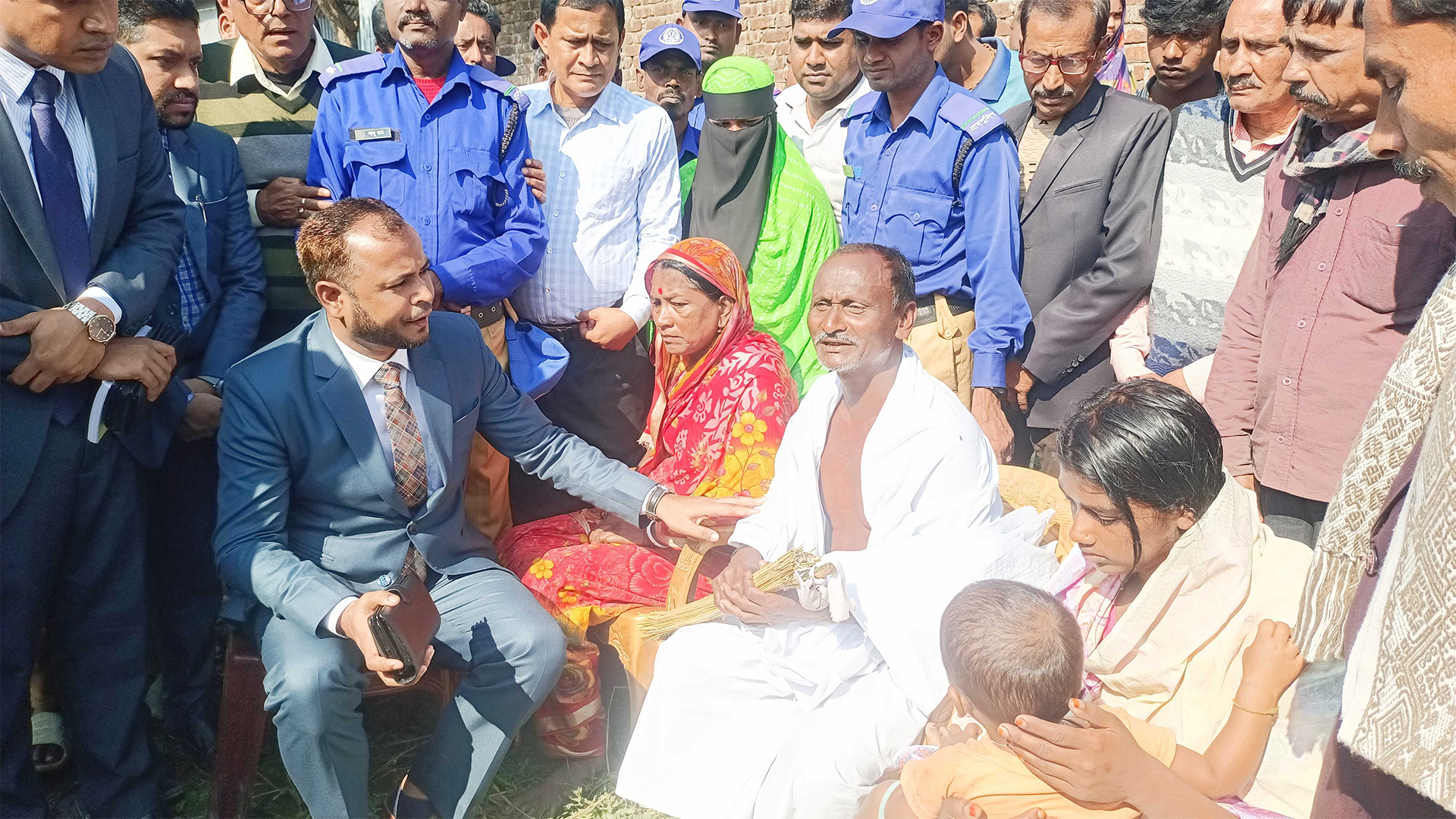 দীপু চন্দ্র দাসের পরিবারের পাশে থাকার আশ্বাস জেলা প্রশাসনের