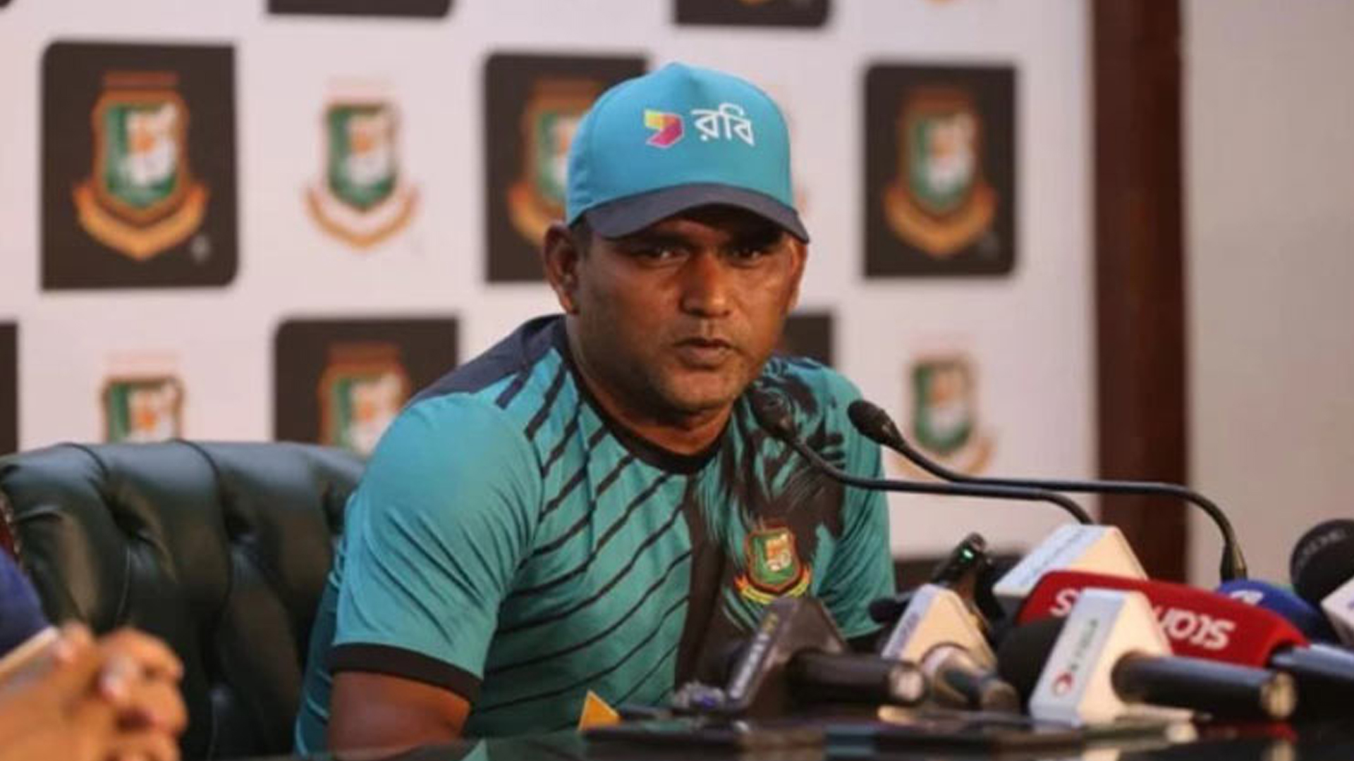 উইনিং কম্বিনেশন ভাঙার ইঙ্গিত দিলেন সালাউদ্দিন