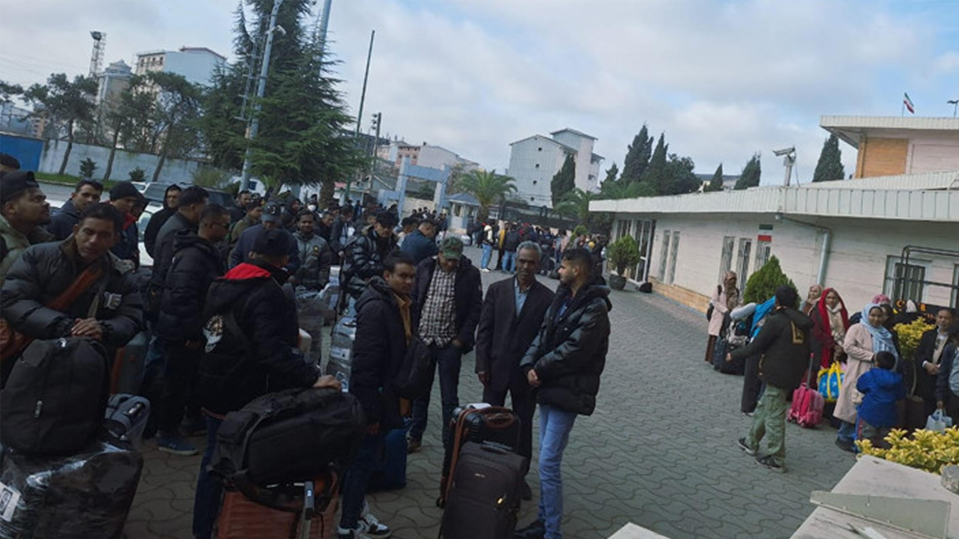 ইরান থেকে চার্টার্ড ফ্লাইটে ফিরছেন ২৮০ বাংলাদেশি