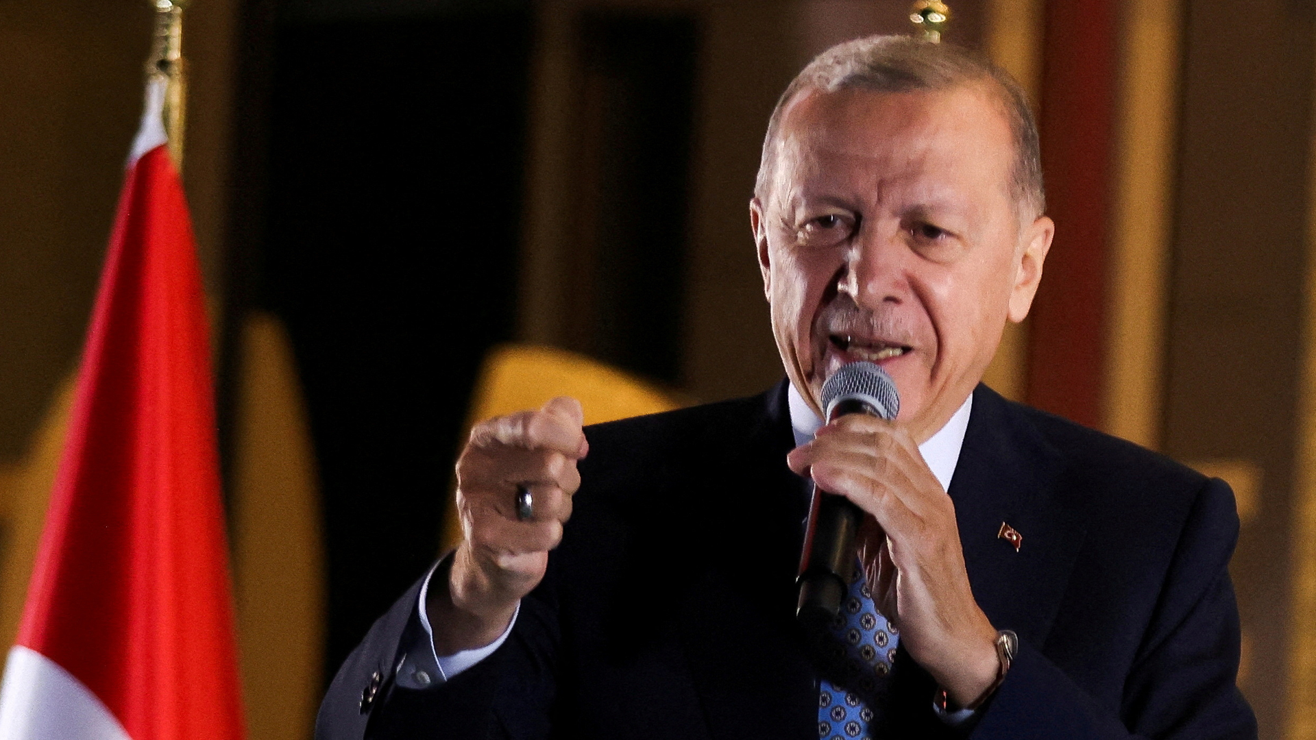 Spermatozoidlarni tomchilab yalaydi