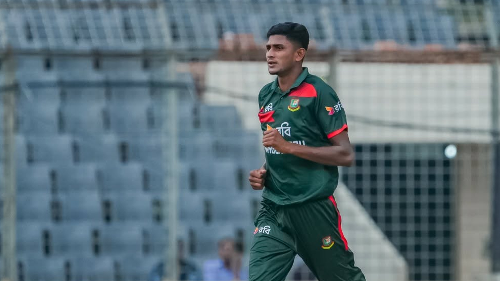 ইংলিসের দিকে তেড়ে যাওয়ার ঘটনায় শাস্তি পেলেন নাহিদ 