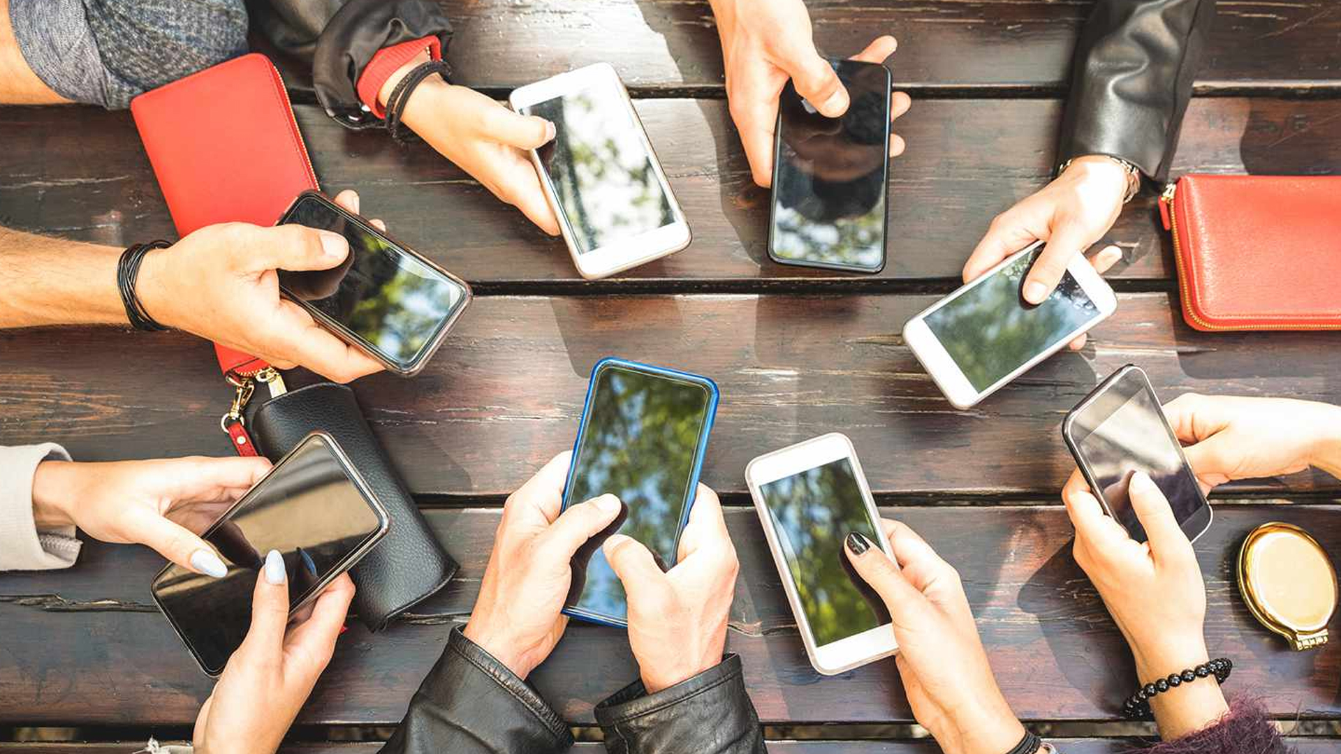 ‘আনঅফিসিয়াল ফোন চলবে না’— সরকারের নতুন সিদ্ধান্তে বাজারে কী প্রভাব?