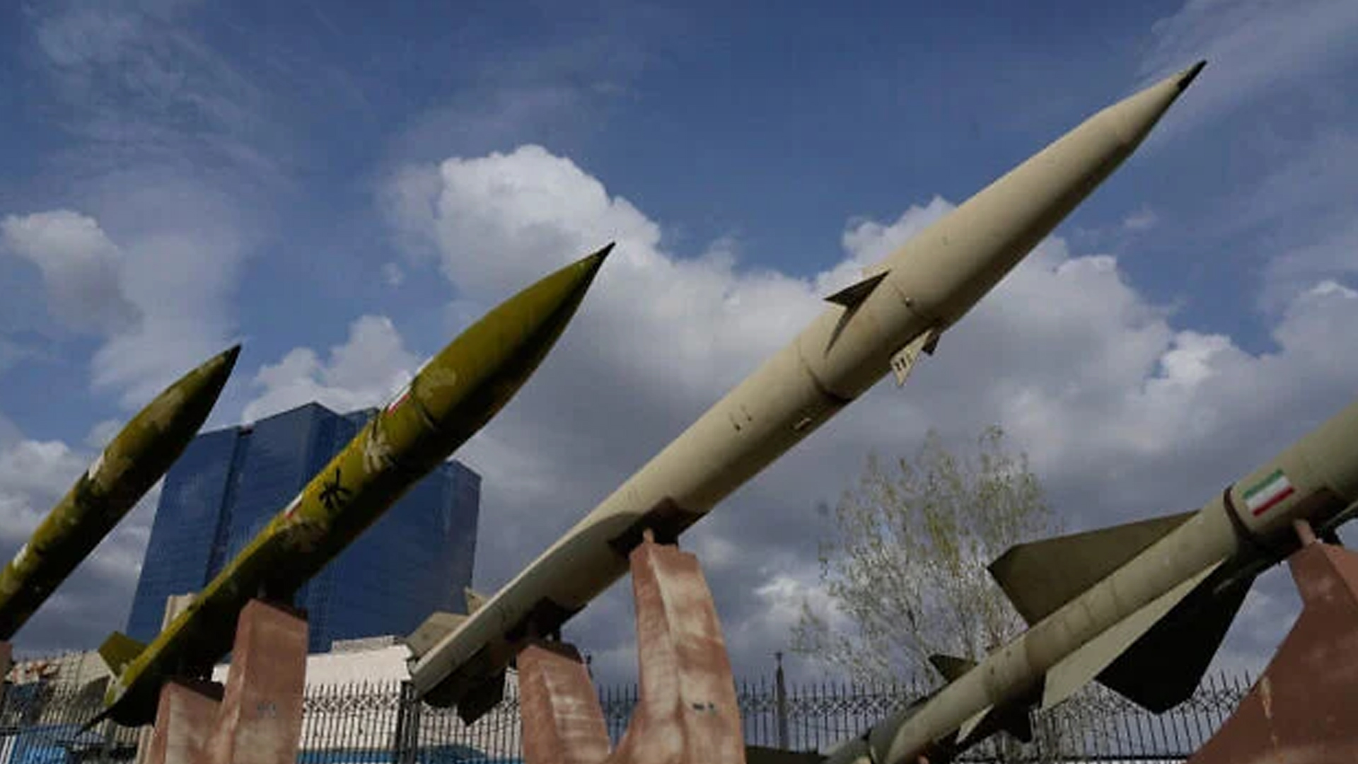 ইরানের ক্ষেপণাস্ত্র হামলায় ইসরাইলে ব্যাপক ক্ষয়ক্ষতি, বিদ্যুৎ বিভ্রাট