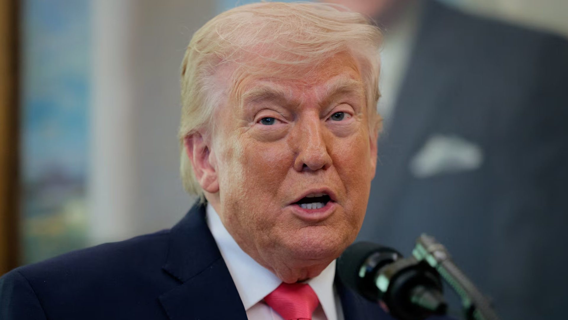 হরমুজে জাহাজ জট নিরসনে সহায়তা করবে যুক্তরাষ্ট্র, অনেক আয় হবে: ট্রাম্প