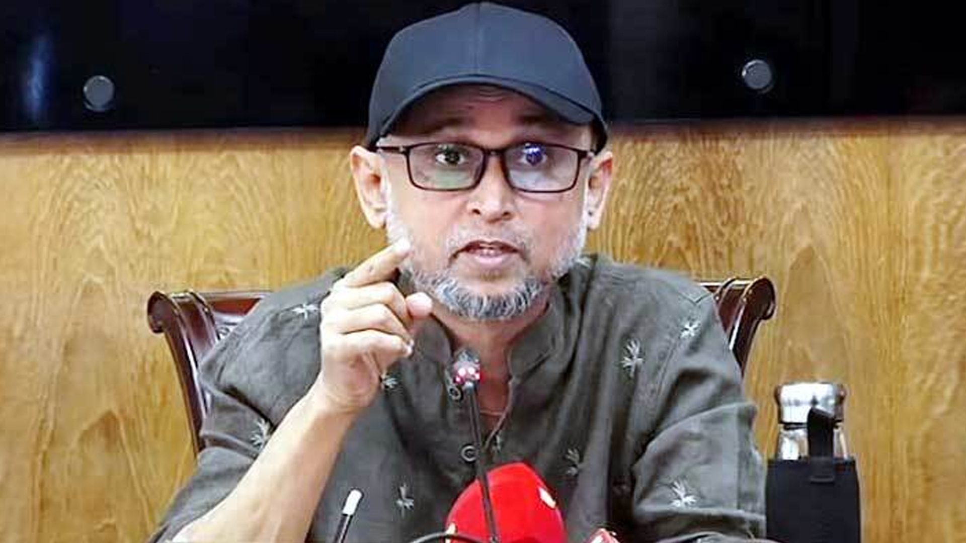 মোস্তাফিজকে নিয়ে যা হয়েছে সেটা ন্যক্কারজনক: মোস্তফা সরয়ার ফারুকী