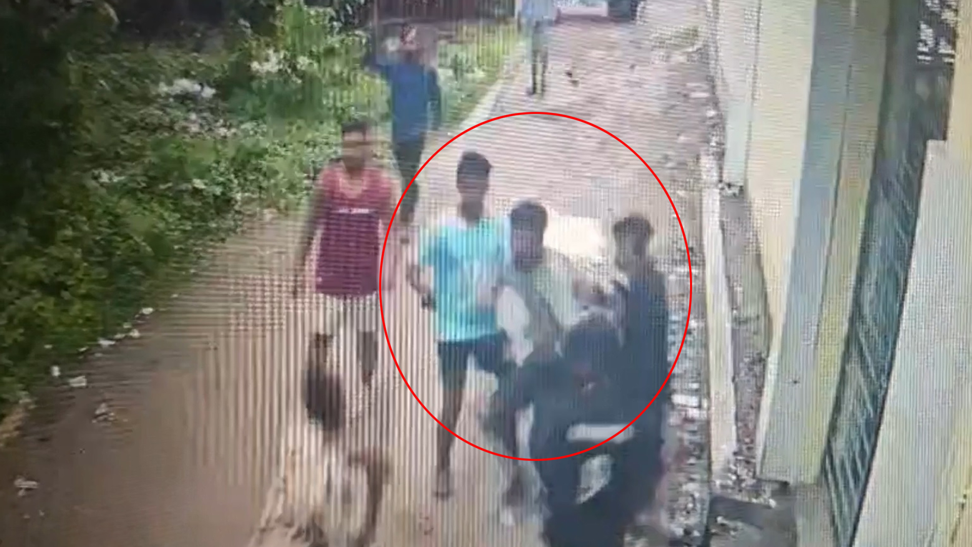 মাদারীপুরে বেপোরোয়া কিশোর গ্যাং, রাজনৈতিক সুবিধায় আধিপত্য!