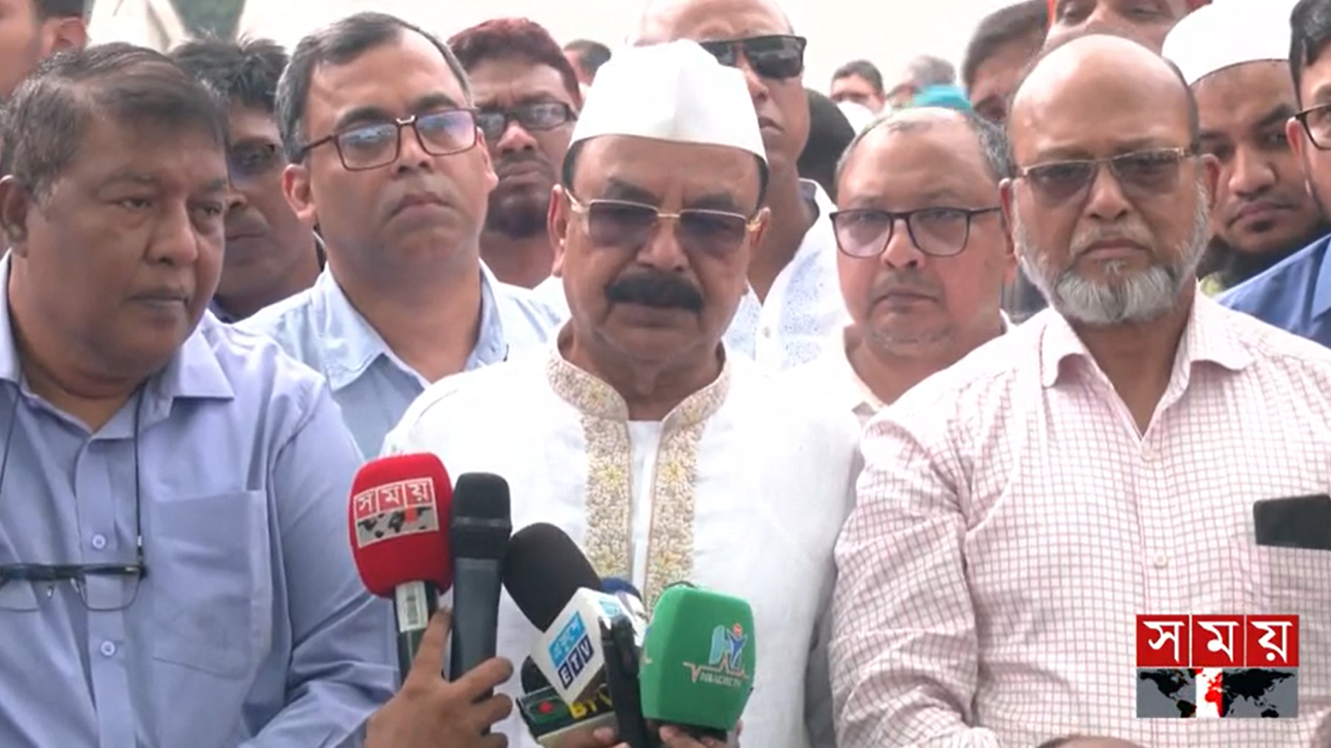 বিএনপি প্রতিবাদের পথ বেছে নিলে সরকার টিকতে পারবে না: গয়েশ্বর